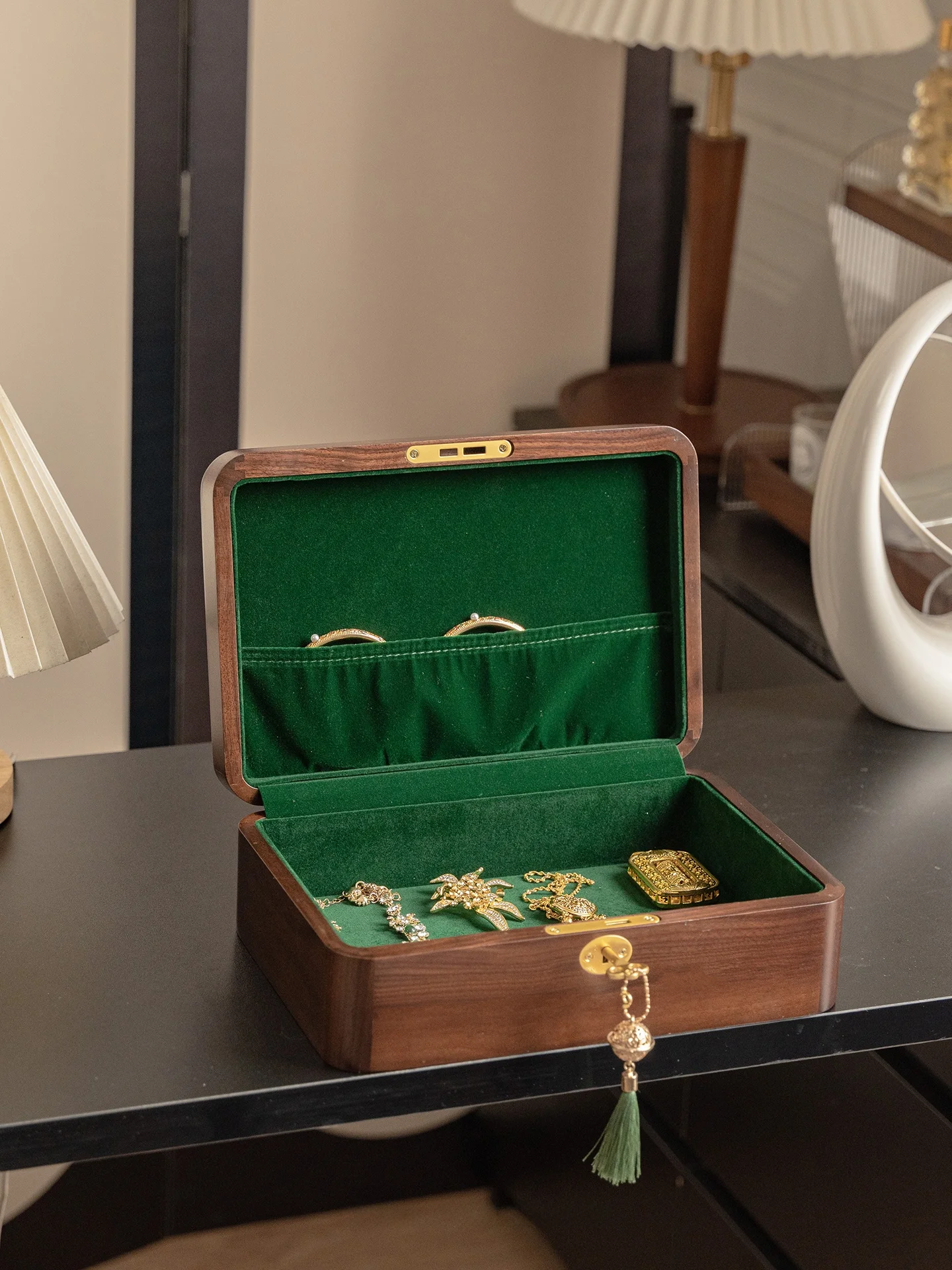 Large Capacity Wooden Jewelry Box Vintage Chinese Style Bell Storage Box Gold Jewelry Organizer Handmade Craft Storage Case
Large Capacity Wooden Jewelry Box Vintage Chinese Style Bell Storage Box Gold Jewelry Organizer Handmade Craft Storage Case