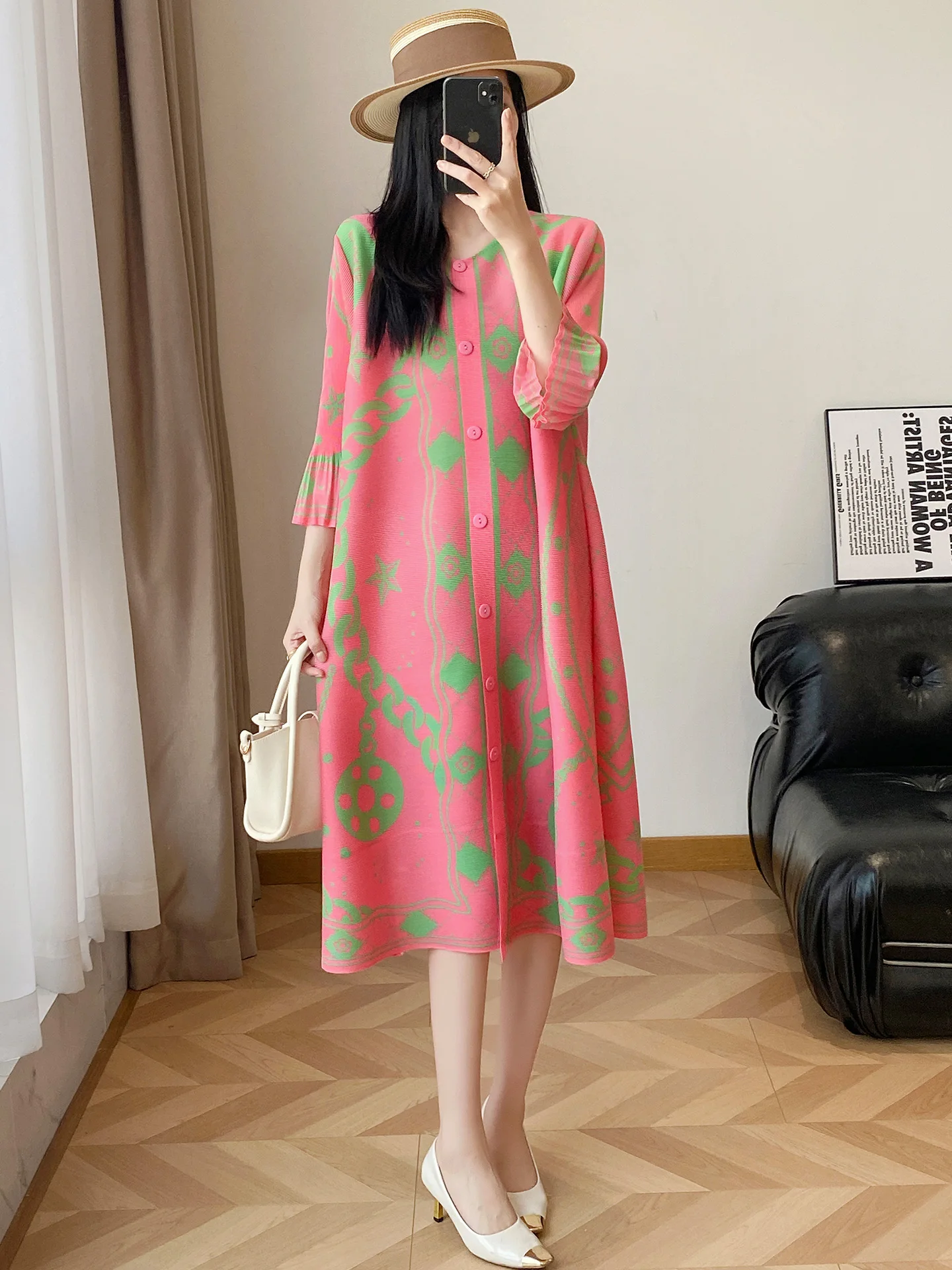 Summer New plus Size Women's Dress Three-fold Pleated Floral Print Midi Length Open Cardigan Skirt Elegant Style Casual Wear
Summer New plus Size Women's Dress Three-fold Pleated Floral Print Midi Length Open Cardigan Skirt Elegant Style Casual Wear