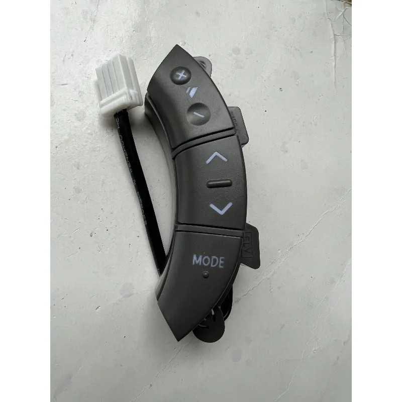 1pc for GWM Wingle 3/5 steering wheel volume control Bluetooth switch button
1pc for GWM Wingle 3/5 steering wheel volume control Bluetooth switch button