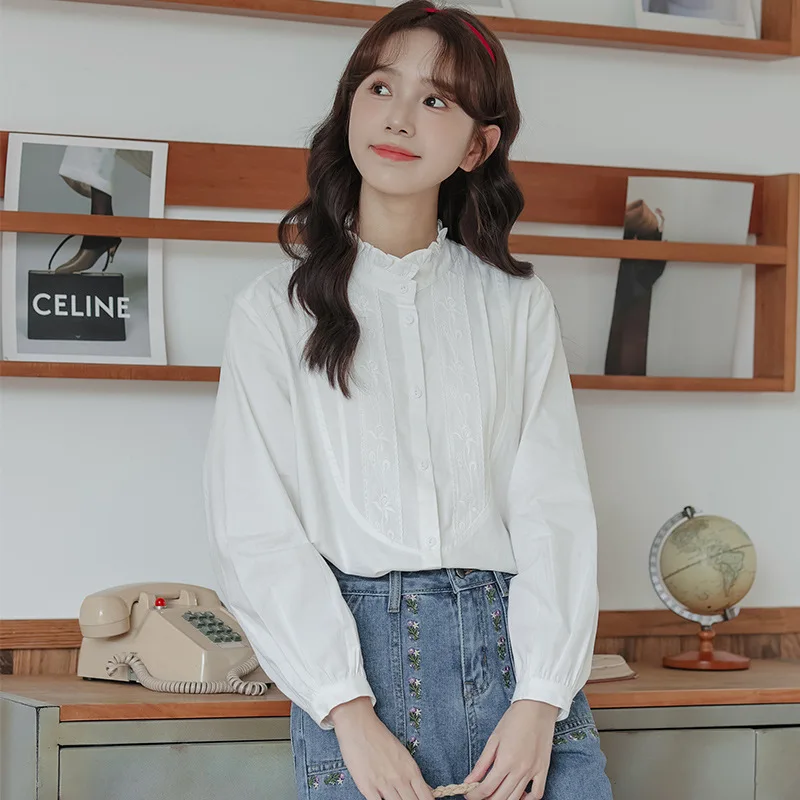 Spring new embroidery simple lotus leaf collar literary temperament long-sleeved white shirt
Spring new embroidery simple lotus leaf collar literary temperament long-sleeved white shirt