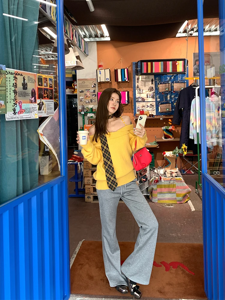 Стильные женские брюки-клеш с флисовой подкладкой и рваным краем, с эффектом удлинения ног, с поясом, в двух цветах, черные, модные
Стильные женские брюки-клеш с флисовой подкладкой и рваным краем, с эффектом удлинения ног, с поясом, в двух цветах, черные, модные