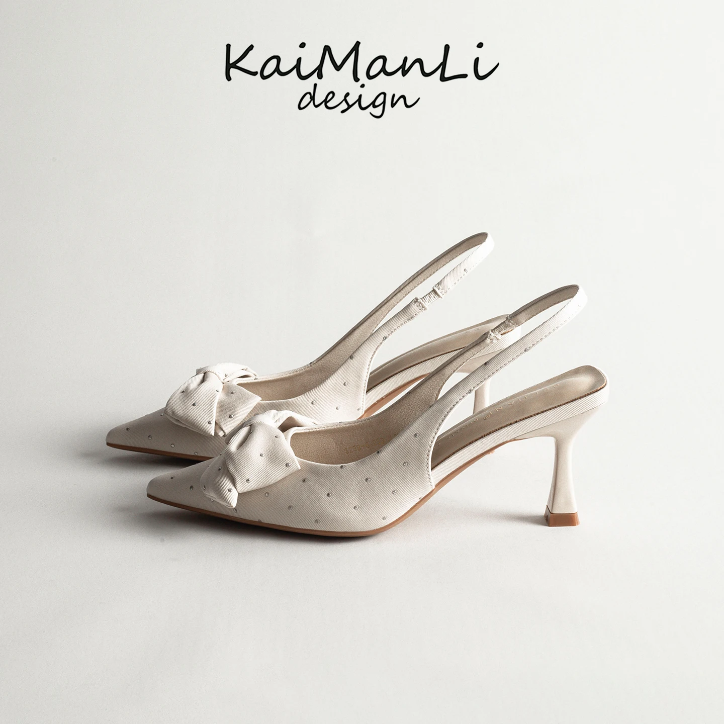 Summer 2026 Diamond Embellished Women's Sandals Open-Toe High Heels Thin Heel Outdoor Wear Fairy Tale Style Fashionable Shoes
Summer 2026 Diamond Embellished Women's Sandals Open-Toe High Heels Thin Heel Outdoor Wear Fairy Tale Style Fashionable Shoes