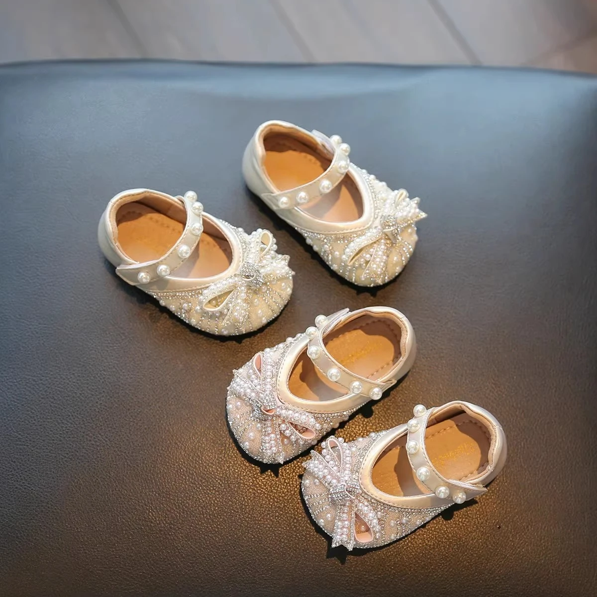 Girls Walking Shoes Soft Sole Non-slip Kids Princess Shoes Sweet Bows 2025 New Baby Leather Shoes Dance Elegant Ins Trendy Cute
Girls Walking Shoes Soft Sole Non-slip Kids Princess Shoes Sweet Bows 2025 New Baby Leather Shoes Dance Elegant Ins Trendy Cute
