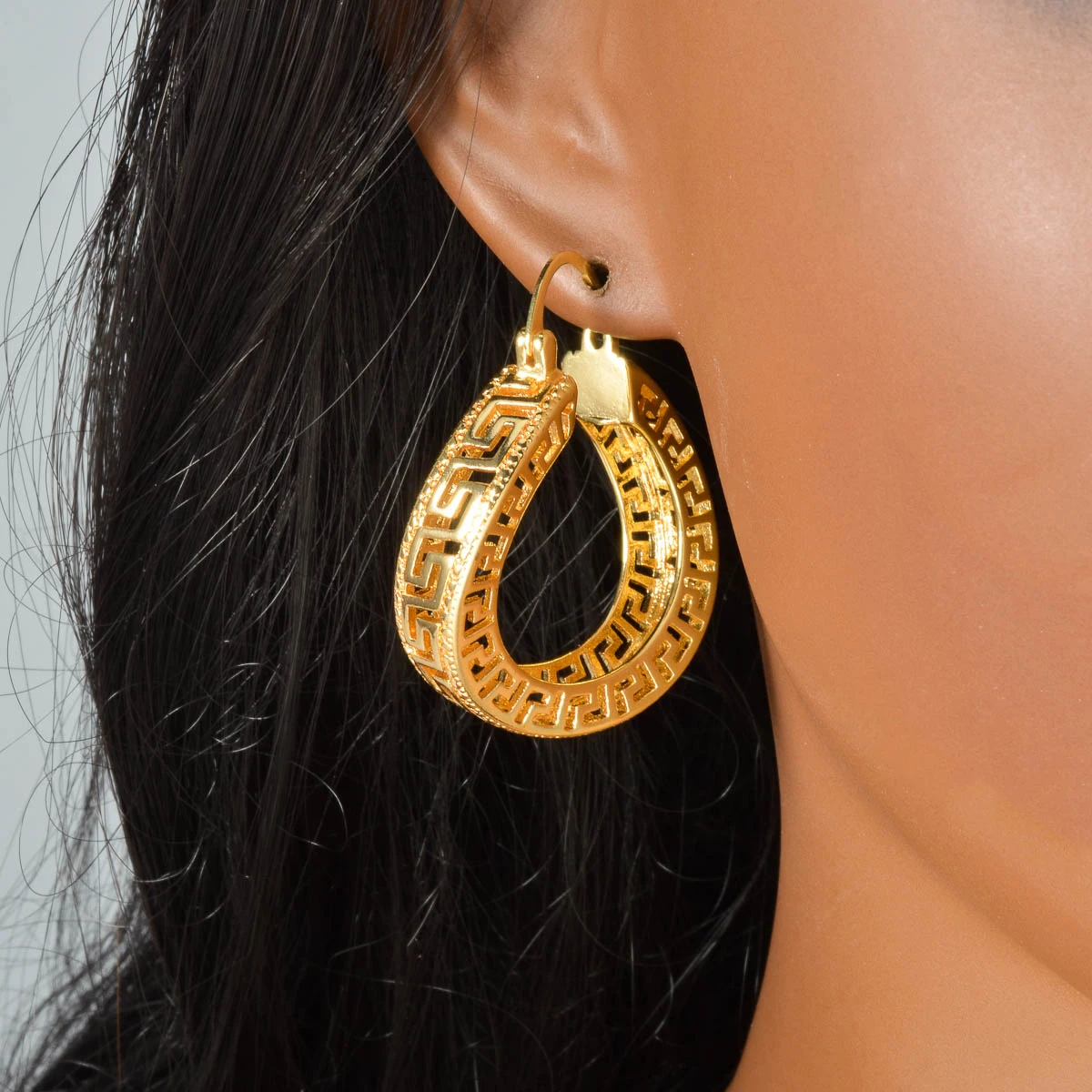 Vintage Gold Hoop Earrings for Women 18K Gold Plated Hollow Stud Earrings Minimalist Daily Wedding Party Statement Jewelry Gift
Vintage Gold Hoop Earrings for Women 18K Gold Plated Hollow Stud Earrings Minimalist Daily Wedding Party Statement Jewelry Gift