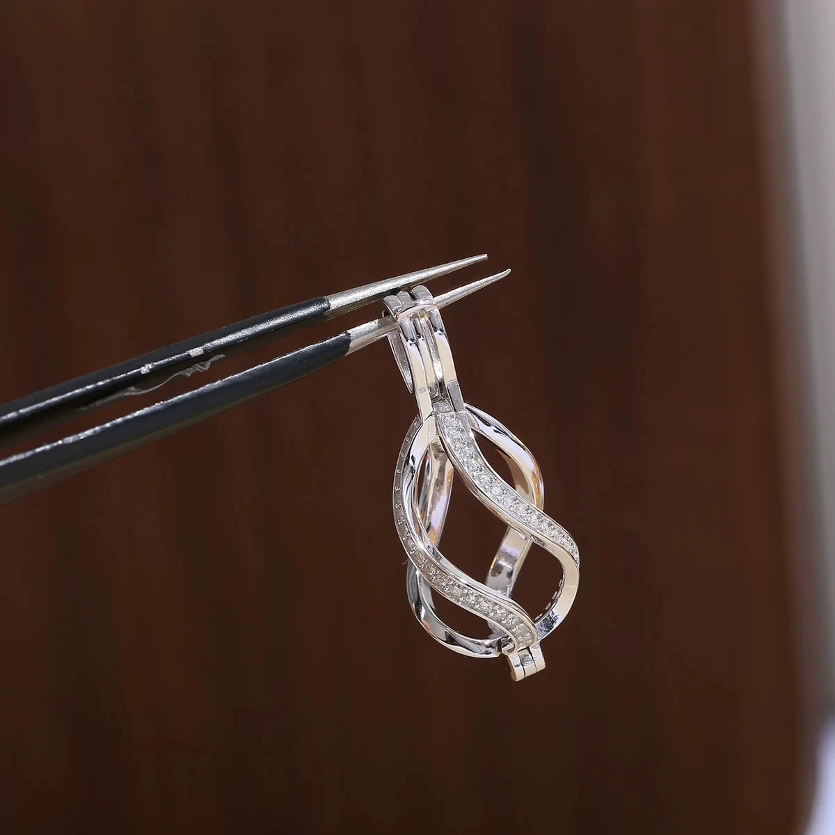 Wholesale S925 Sterling Silver Cage Pendant Mounts Base Findings Settings Mountings Jewelry Fittings for 9-10mm Pearls 3pcs/lot
Wholesale S925 Sterling Silver Cage Pendant Mounts Base Findings Settings Mountings Jewelry Fittings for 9-10mm Pearls 3pcs/lot