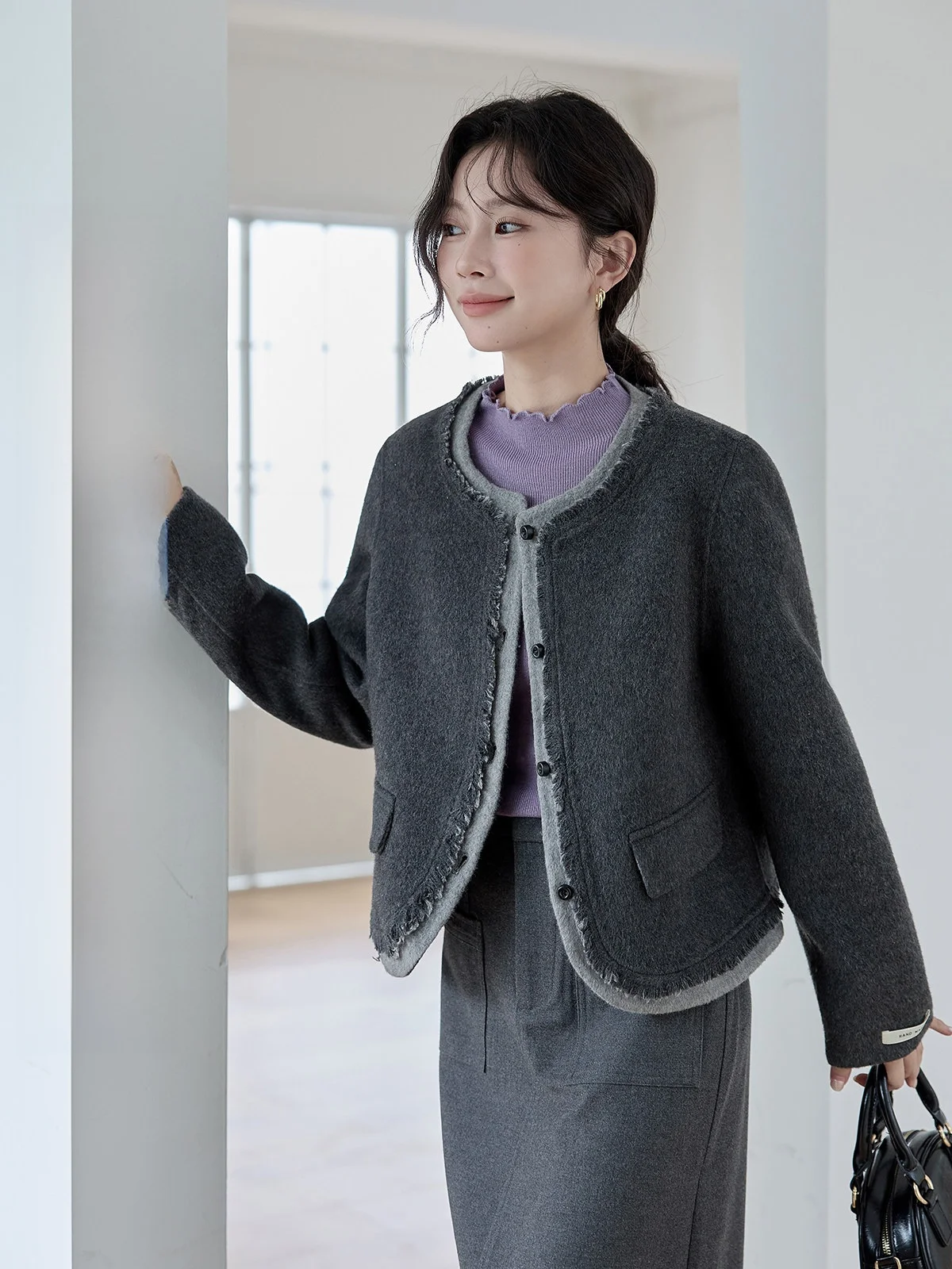 Двустороннее шерстяное пальто HUIXI для женщин, повседневное, в корейском стиле, длинное, с круглым вырезом, на одной пуговице
Двустороннее шерстяное пальто HUIXI для женщин, повседневное, в корейском стиле, длинное, с круглым вырезом, на одной пуговице