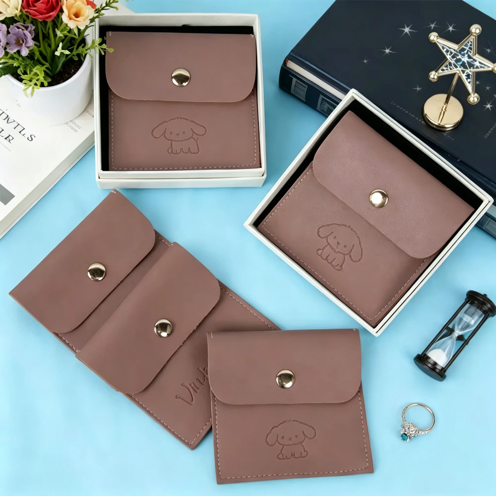 6*6cm Luxury PU Leather Snap Button Brown Jewelry Packaging Pouch Custom Embossing Envelope Gift Pouches Ring Necklace Holder
6*6cm Luxury PU Leather Snap Button Brown Jewelry Packaging Pouch Custom Embossing Envelope Gift Pouches Ring Necklace Holder