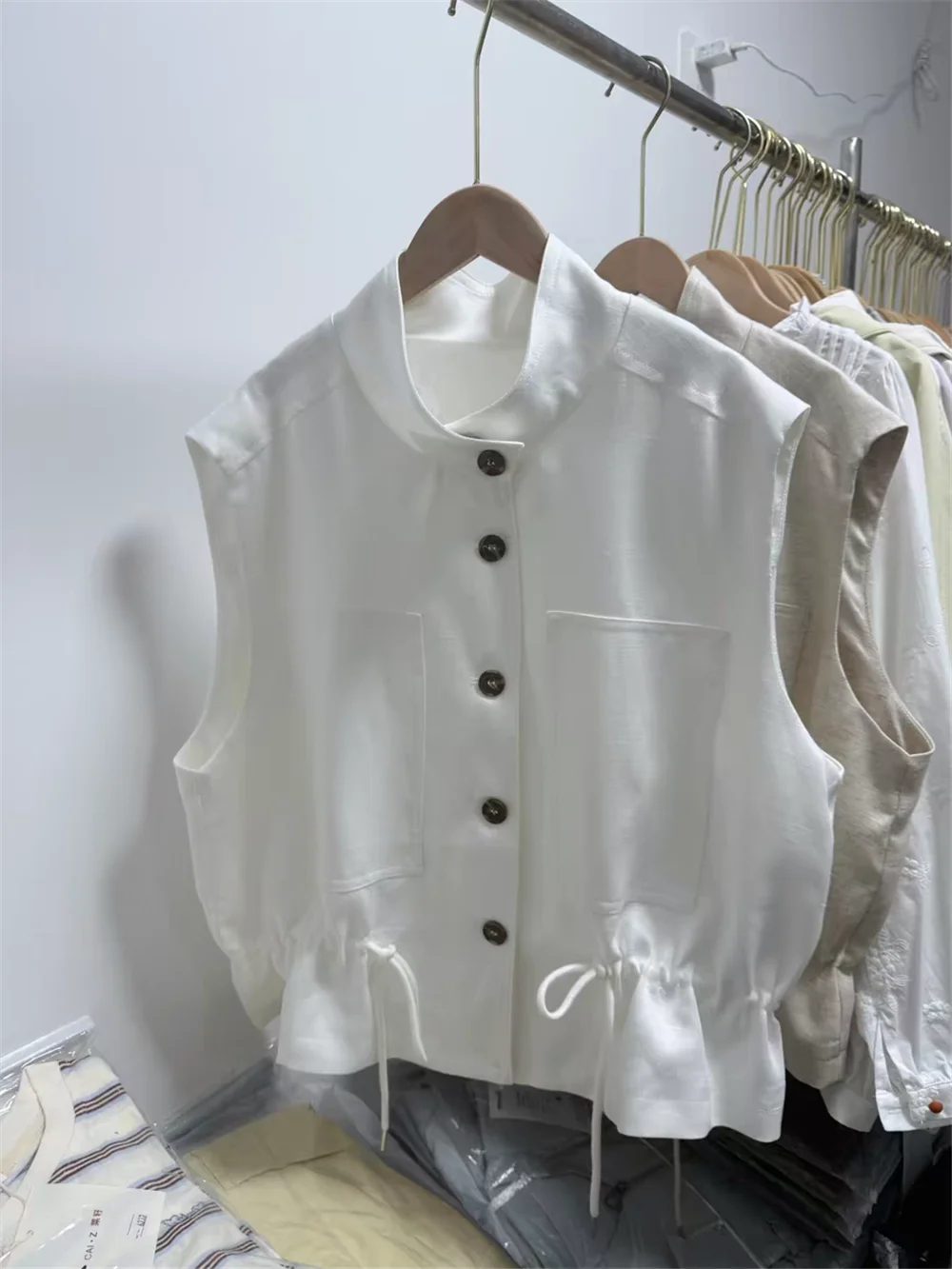 Loose Women's Drawstring Waist Vest Spring Summer New Style Casual Match All Cotton Pure Color Front Buttoning Outerwear
Loose Women's Drawstring Waist Vest Spring Summer New Style Casual Match All Cotton Pure Color Front Buttoning Outerwear