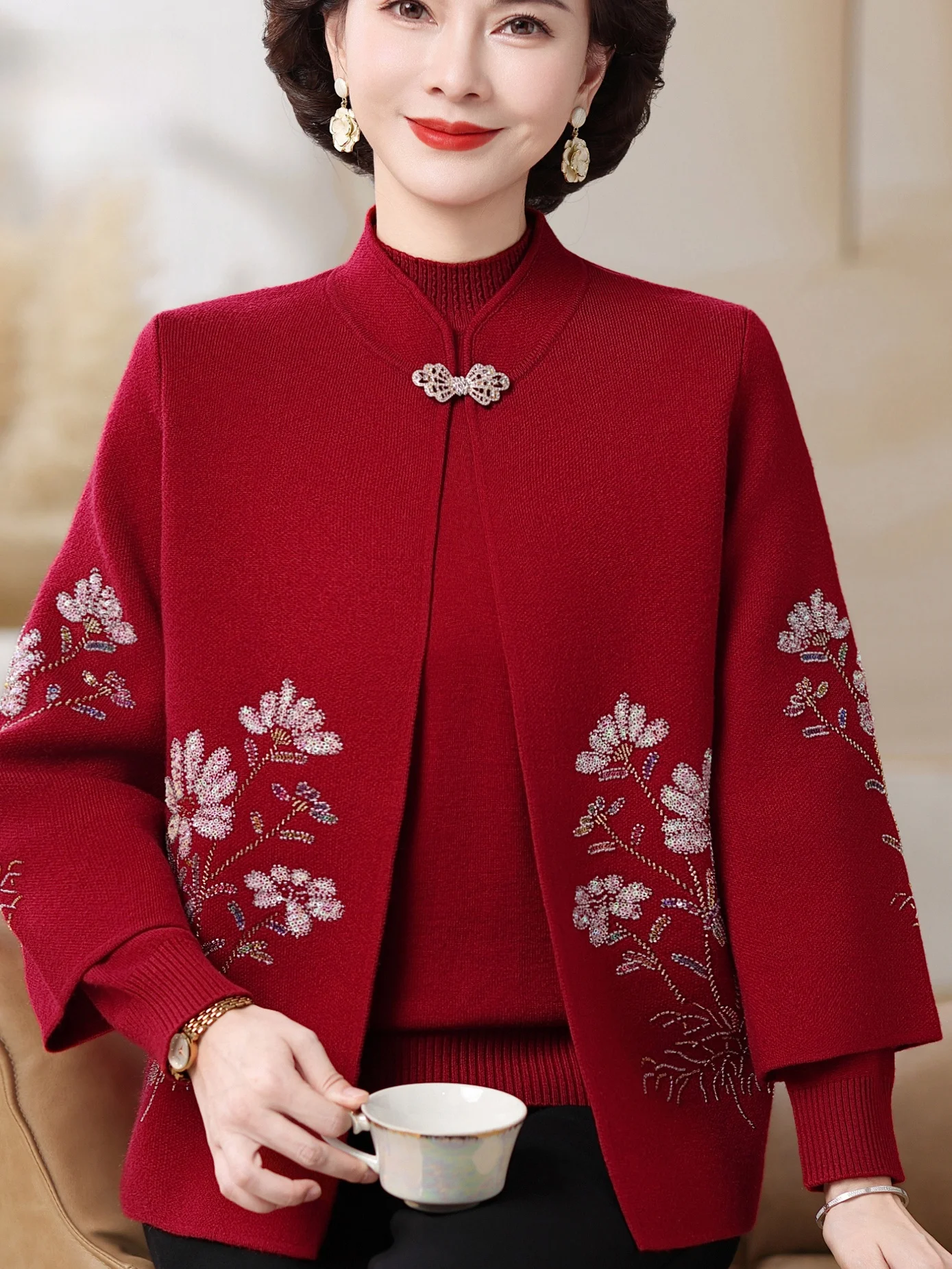 Новый осенне-зимний китайский красный открытый кардиган с вышивкой, комплект из двух предметов, одежда для беременных, свадебное платье для среднего возраста...
Новый осенне-зимний китайский красный открытый кардиган с вышивкой, комплект из двух предметов, одежда для беременных, свадебное платье для среднего возраста...
