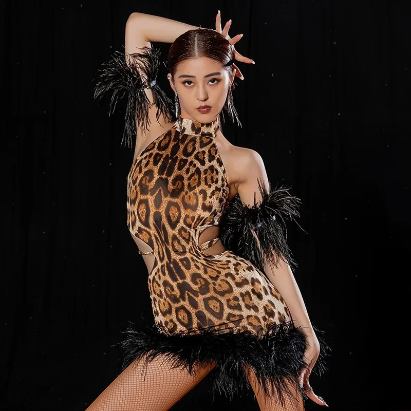 Latin dance dress Sexy transparent mesh patchwork dress Women's off shoulder feather dress Performance dress
Latin dance dress Sexy transparent mesh patchwork dress Women's off shoulder feather dress Performance dress