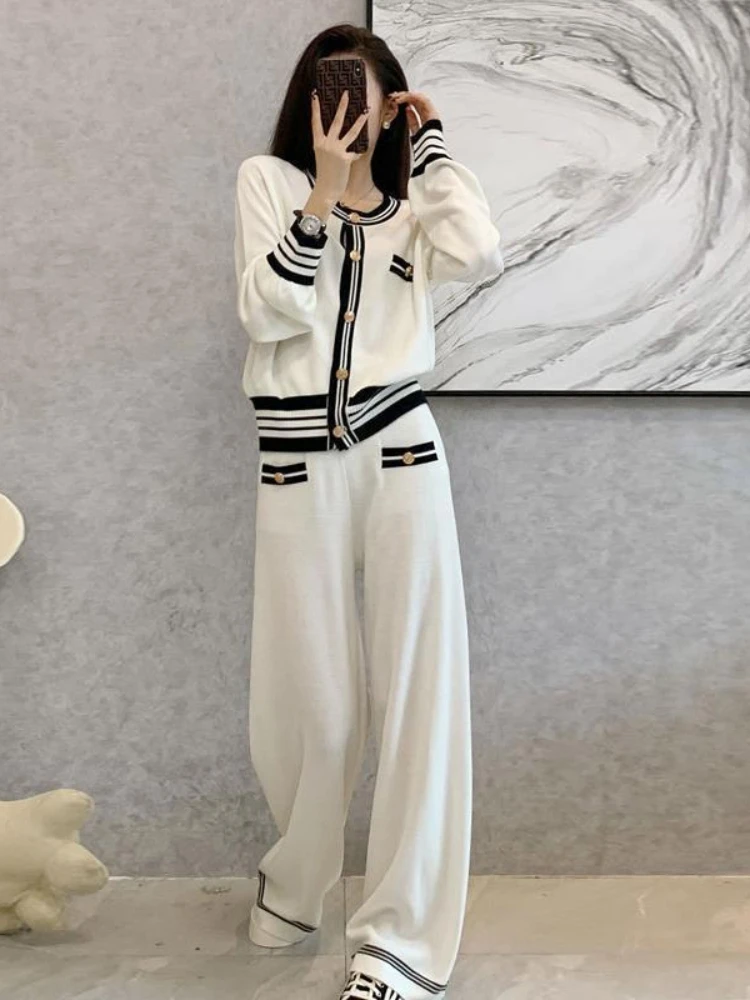 Luxury Elegant Women's Knit Two-Piece Set Autumn Monochrome Stripes Wide Leg Pants & Top Casual Chic Art-Inspired Outfit
Luxury Elegant Women's Knit Two-Piece Set Autumn Monochrome Stripes Wide Leg Pants & Top Casual Chic Art-Inspired Outfit