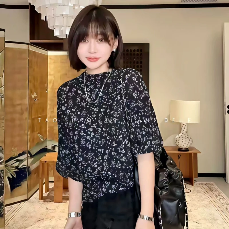 Fold Miyake Pleated Black Ditsy Floral Print Mock Neck Balloon Sleeve Textured Top Bohemian Chic Versatile Daily Essentials Tops
Fold Miyake Pleated Black Ditsy Floral Print Mock Neck Balloon Sleeve Textured Top Bohemian Chic Versatile Daily Essentials Tops