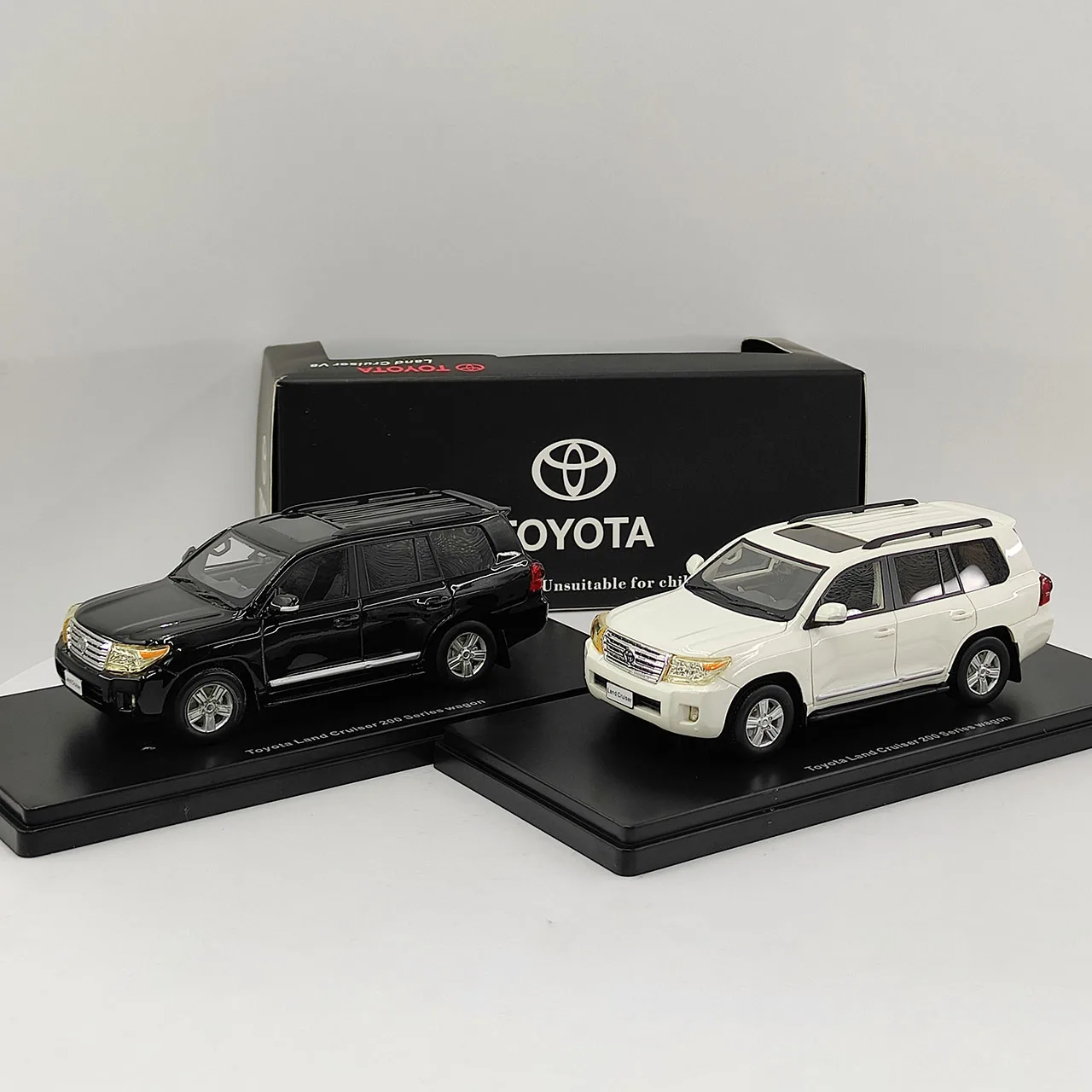 Diecast 1:43 Scale Toyota Land Cruiser 200 Series Wagon Two-color Alloy Car Model Collectible Toy Gift Souvenir Display Ornament
Diecast 1:43 Scale Toyota Land Cruiser 200 Series Wagon Two-color Alloy Car Model Collectible Toy Gift Souvenir Display Ornament