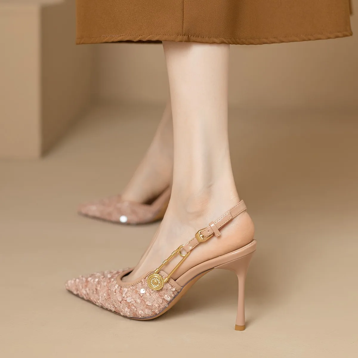 New Summer Pointed Toe Single Shoes Sparkling Sandals Women's Feel Covered Head Fairy Shoes High Heels Polyester up Rub...
New Summer Pointed Toe Single Shoes Sparkling Sandals Women's Feel Covered Head Fairy Shoes High Heels Polyester up Rub...