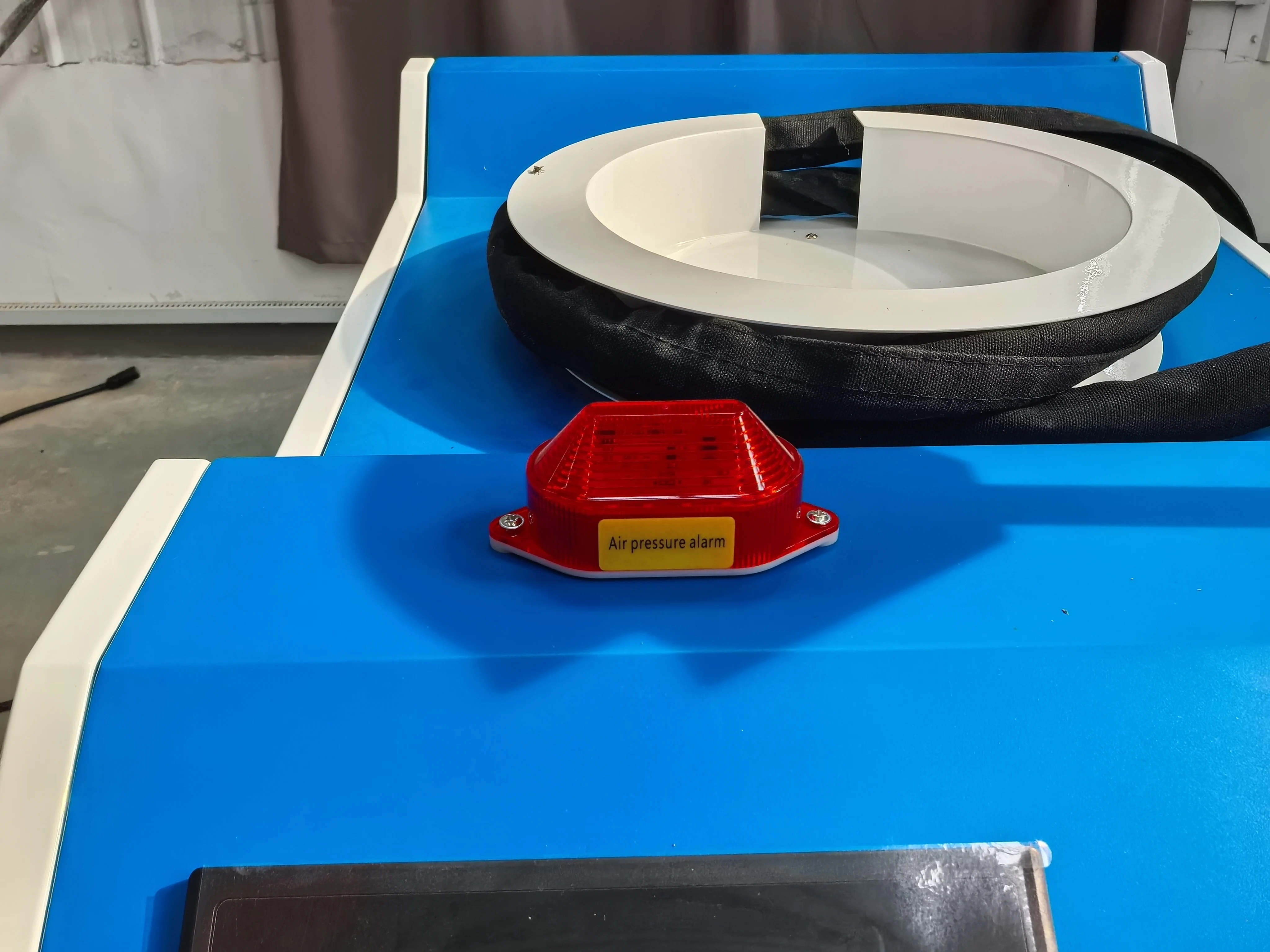 Low Price 4 in 1 Handheld Fiber Laser Welding Machine for Metal Welding Cleaning Cutting Metal
Low Price 4 in 1 Handheld Fiber Laser Welding Machine for Metal Welding Cleaning Cutting Metal
