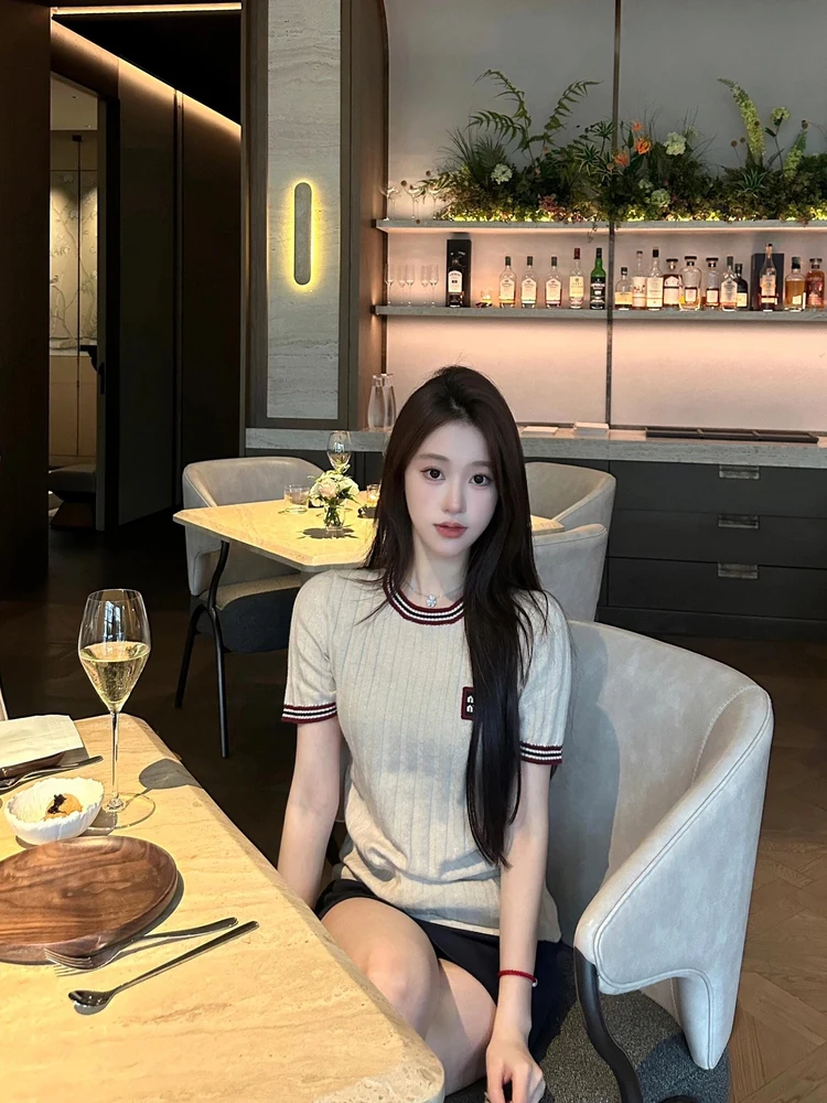 2026 Early Spring Girls' Knitted Short-Sleeve Preppy-Style Crewneck Cashmere T-Shirt Top
2026 Early Spring Girls' Knitted Short-Sleeve Preppy-Style Crewneck Cashmere T-Shirt Top