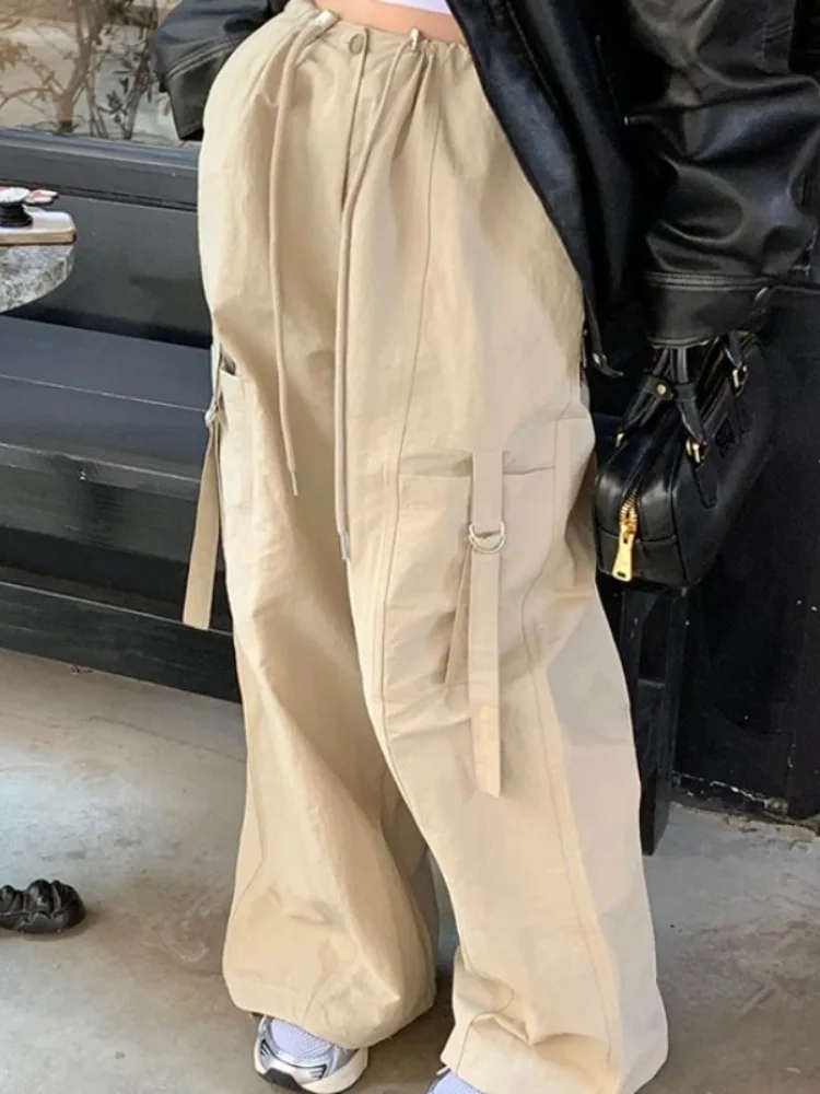 Американские ретро-брюки свободного кроя с широкими штанинами, женские, в стиле High Street, повседневные, спортивные, с завязками, длинные
Американские ретро-брюки свободного кроя с широкими штанинами, женские, в стиле High Street, повседневные, спортивные, с завязками, длинные