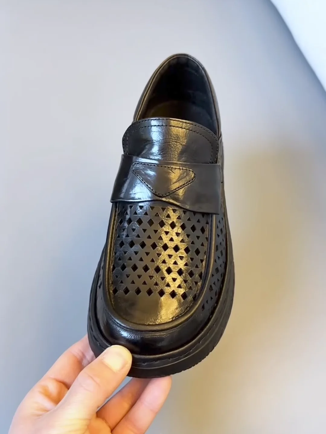 Мужские повседневные удобные туфли из натуральной кожи, дышащие, модные, деловые, в европейском стиле, на плоской подошве, с круглым носком, на резиновой подошве
Мужские повседневные удобные туфли из натуральной кожи, дышащие, модные, деловые, в европейском стиле, на плоской подошве, с круглым носком, на резиновой подошве