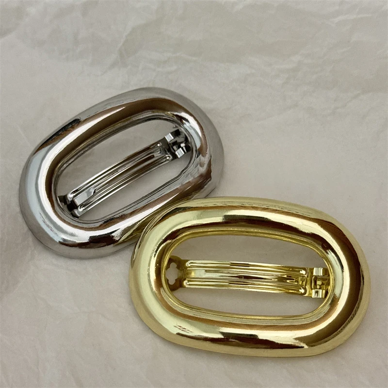 New Vintage Elegant Metal Hollow Oval Hair Clips for Women Geometric Ponytail Holder Hairpin Barrettes Girls Hair Accessories
New Vintage Elegant Metal Hollow Oval Hair Clips for Women Geometric Ponytail Holder Hairpin Barrettes Girls Hair Accessories