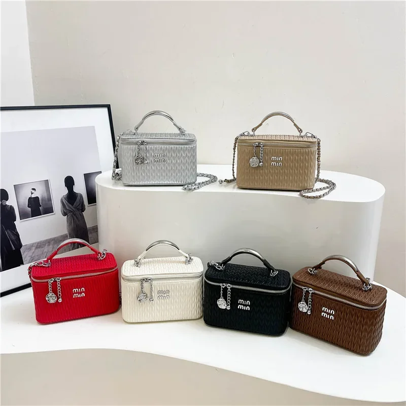 2025 New! Versatile and Fashionable Small Square Bag - Single Shoulder & Crossbody, Simple Design with Small Fragrant Wind Style
2025 New! Versatile and Fashionable Small Square Bag - Single Shoulder & Crossbody, Simple Design with Small Fragrant Wind Style