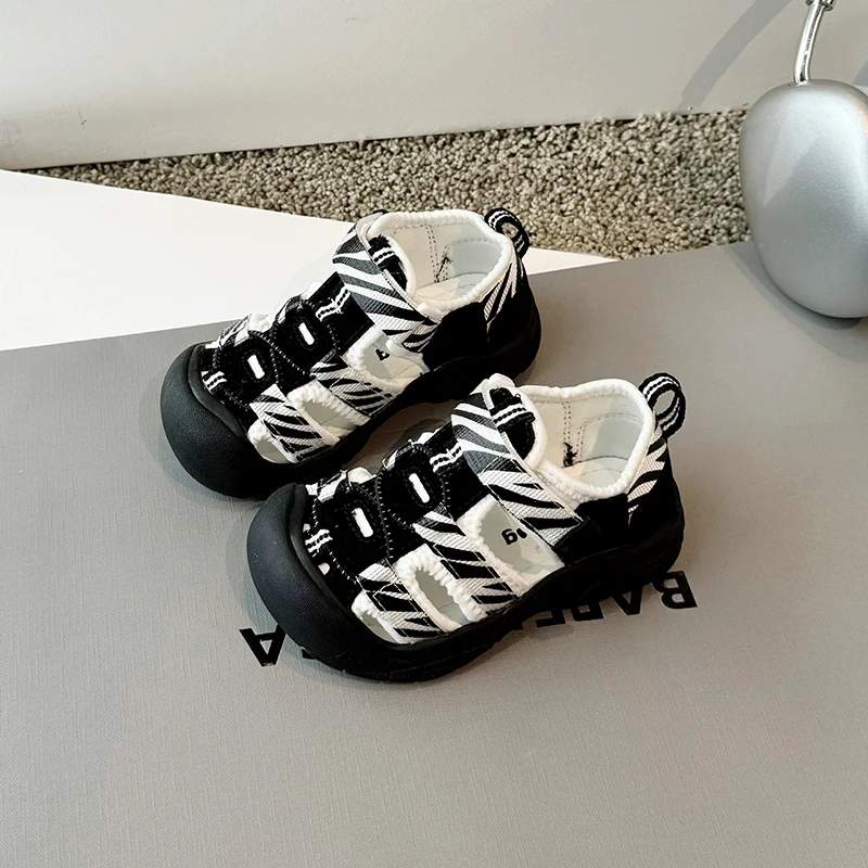 Kids Boys Girls Closed Toe Anti-collision Sandals Breathable Mesh Non-slip Soft Sole Adjustable Strap for Outdoor Activities
Kids Boys Girls Closed Toe Anti-collision Sandals Breathable Mesh Non-slip Soft Sole Adjustable Strap for Outdoor Activities