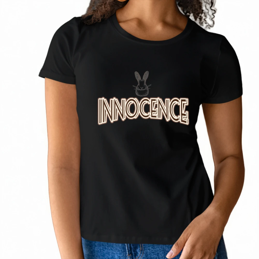 Элегантная женская футболка с коротким рукавом Innocence Design с силуэтом кролика и стильной типографикой Идеально подходит для стильного летнего образа
Элегантная женская футболка с коротким рукавом Innocence Design с силуэтом кролика и стильной типографикой Идеально подходит для стильного летнего образа