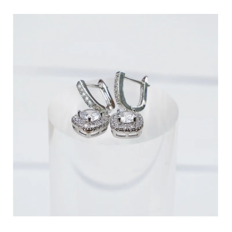 New Titanium Steel Earrings Women's Light Luxury High-end Sense Does Not Fade Stud Earrings Ear Buckle Wind
New Titanium Steel Earrings Women's Light Luxury High-end Sense Does Not Fade Stud Earrings Ear Buckle Wind