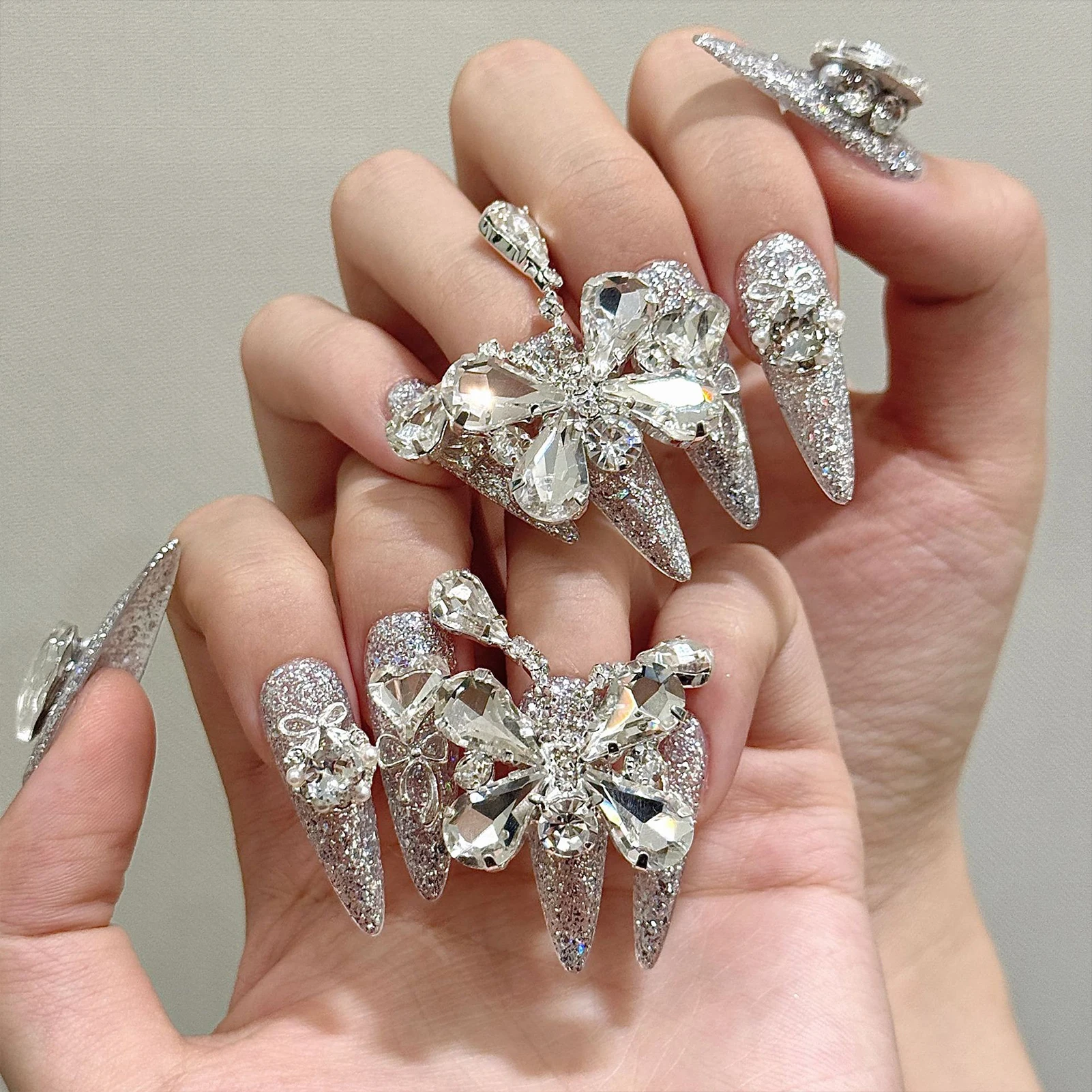 Luxury Handmade Fake Nails 12pcs Wedding False Nails Big Diamond Butterfly Decor Press On Nails Flash Glitter Stiletto Nail Art
Luxury Handmade Fake Nails 12pcs Wedding False Nails Big Diamond Butterfly Decor Press On Nails Flash Glitter Stiletto Nail Art