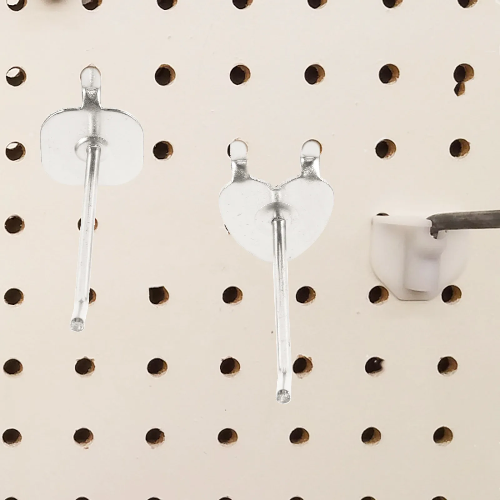 20Pcs Heart Shape Metal Pegboard Hangers Strong Utility Hooks for Shop Garage Home Storage Organization Display
20Pcs Heart Shape Metal Pegboard Hangers Strong Utility Hooks for Shop Garage Home Storage Organization Display