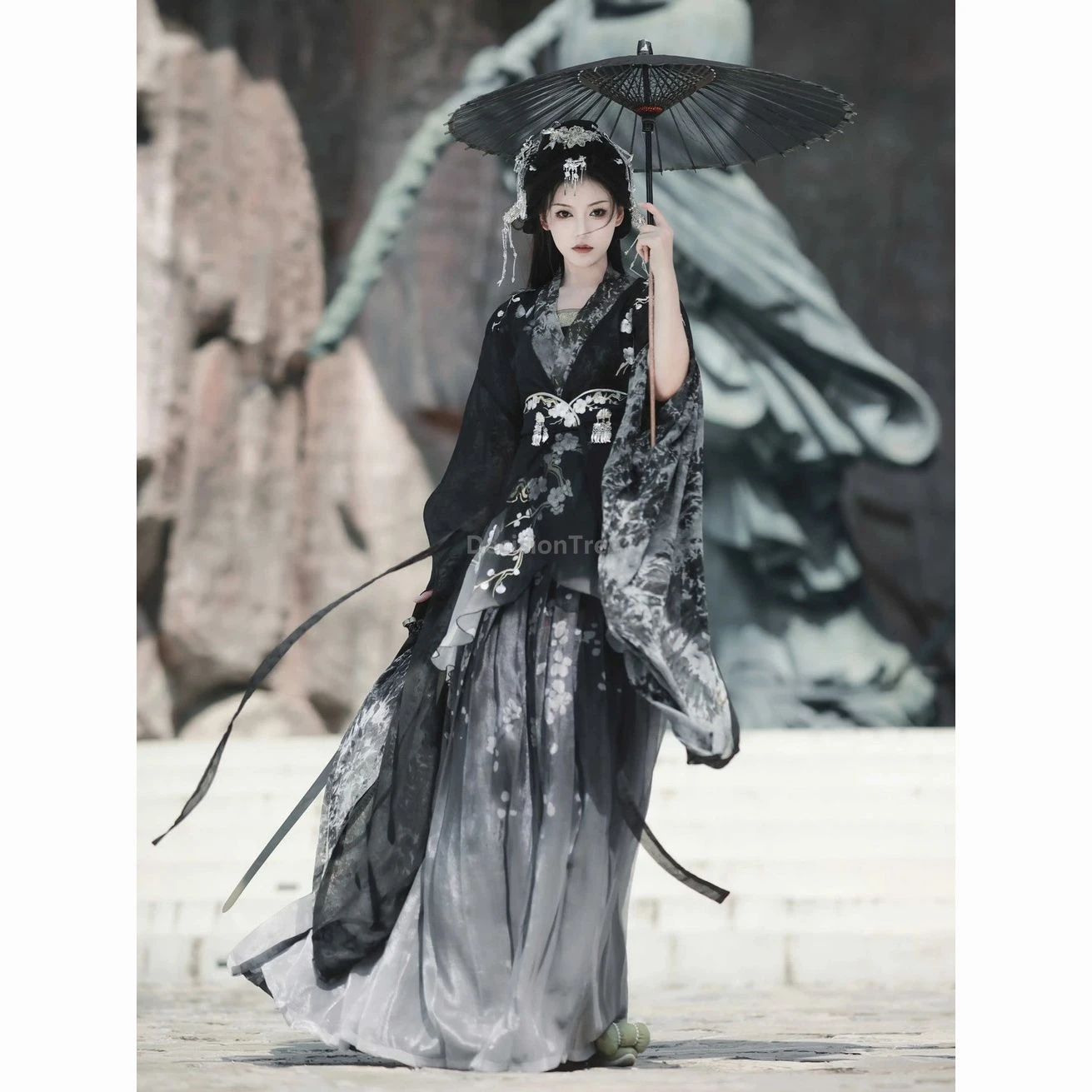 2025 chinese characteristic wuxia style hanfu cool dashing hanfu plum blossom embroidery printing gradient wei jin style garment
2025 chinese characteristic wuxia style hanfu cool dashing hanfu plum blossom embroidery printing gradient wei jin style garment