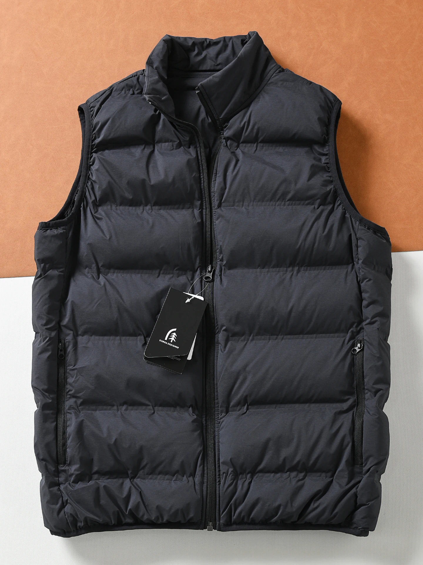 Thiened одиночный уличный жилет, женский и мужской осенне-зимний модный жилет на молнии, однотонный жилет с воротником-стойкой
Thiened одиночный уличный жилет, женский и мужской осенне-зимний модный жилет на молнии, однотонный жилет с воротником-стойкой