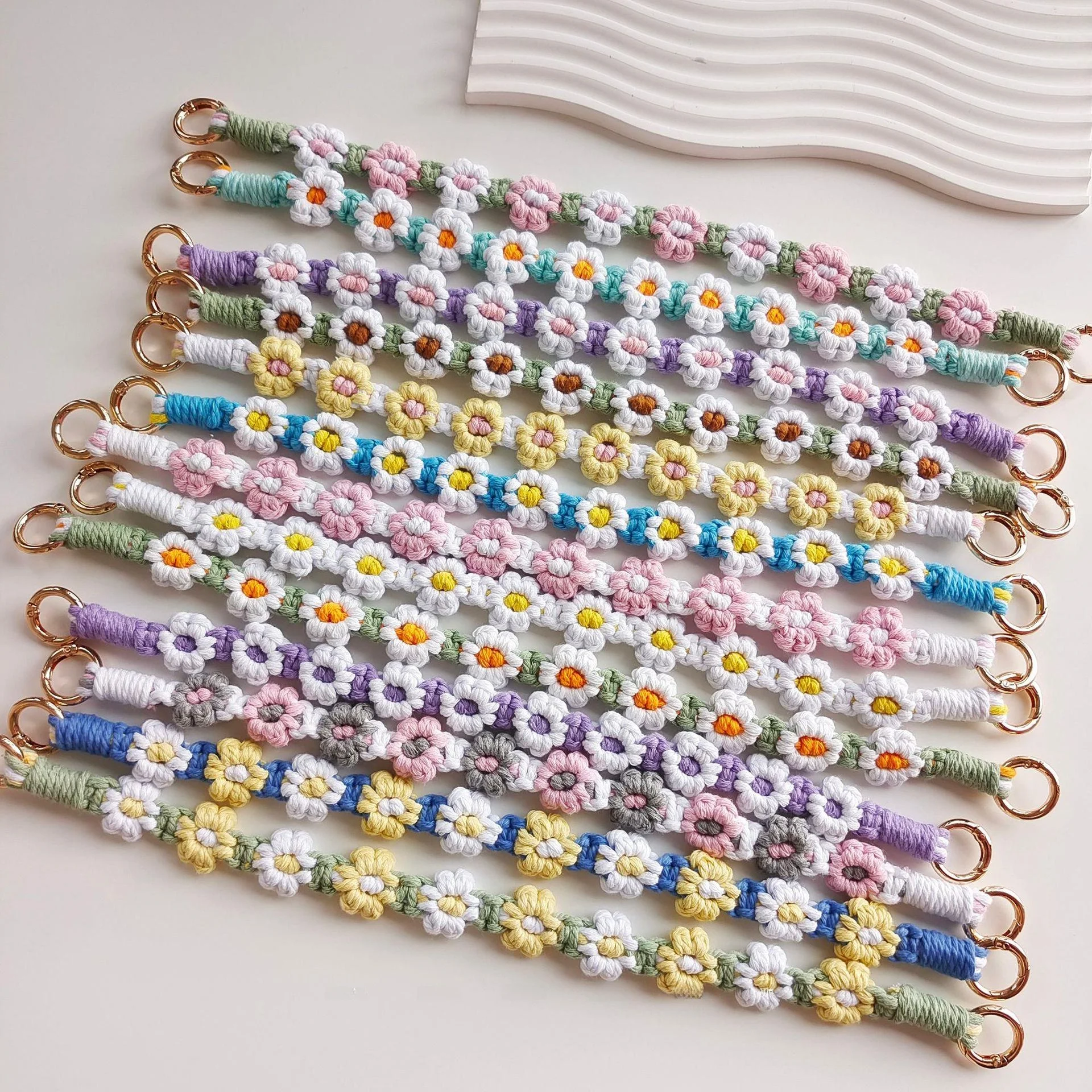 Handwoven Flower Daisy Bohemian Portable Water Cup Mobile Phone Lanyard Sports Cup Handheld Hanging DIY Accessory Jewelry
Handwoven Flower Daisy Bohemian Portable Water Cup Mobile Phone Lanyard Sports Cup Handheld Hanging DIY Accessory Jewelry