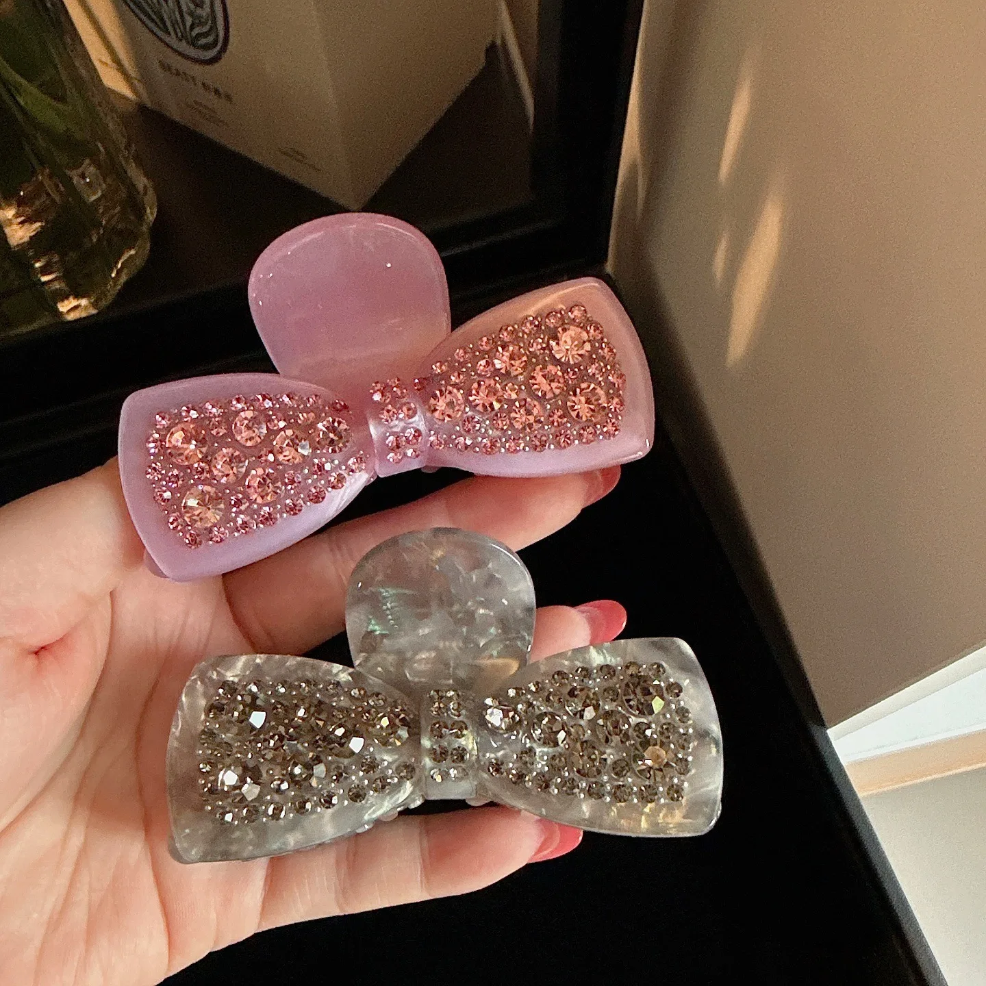 Sparkling Diamond Bow Clip Coffee Color Light Luxury Hair Accessory Firm Side Clip Dating Commuting Exquisite Headwear
Sparkling Diamond Bow Clip Coffee Color Light Luxury Hair Accessory Firm Side Clip Dating Commuting Exquisite Headwear