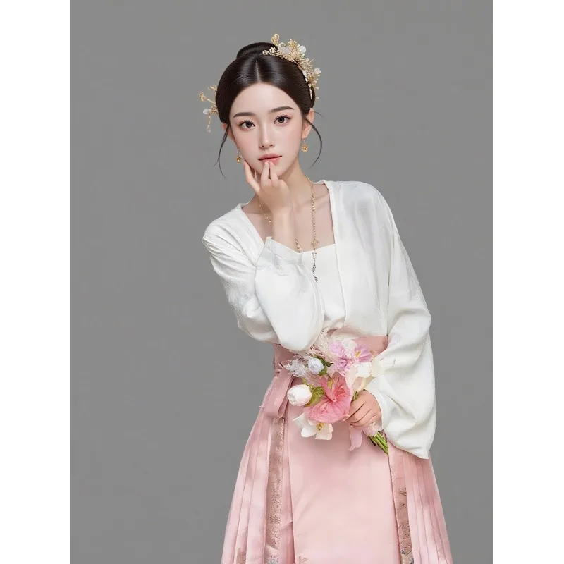 Gentle wind light pink national style suit, short and thin to cover the meat, daily wear of Chinese wedding banquets
Gentle wind light pink national style suit, short and thin to cover the meat, daily wear of Chinese wedding banquets