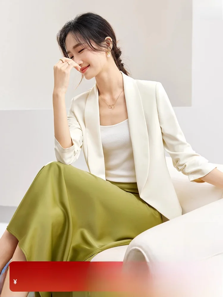 Женский деловой костюм для собеседований и повседневной носки, с подплечниками, из струящейся полиэстеровой ткани, модный, весна 2024
Женский деловой костюм для собеседований и повседневной носки, с подплечниками, из струящейся полиэстеровой ткани, модный, весна 2024