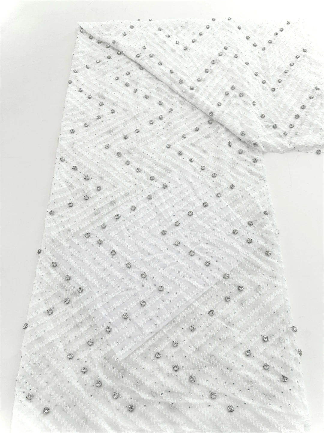 2025 New African French Nigerian High End Lace Fabric With Stones Mesh for Embroidery Wedding Party Bride Sewing Dress
2025 New African French Nigerian High End Lace Fabric With Stones Mesh for Embroidery Wedding Party Bride Sewing Dress