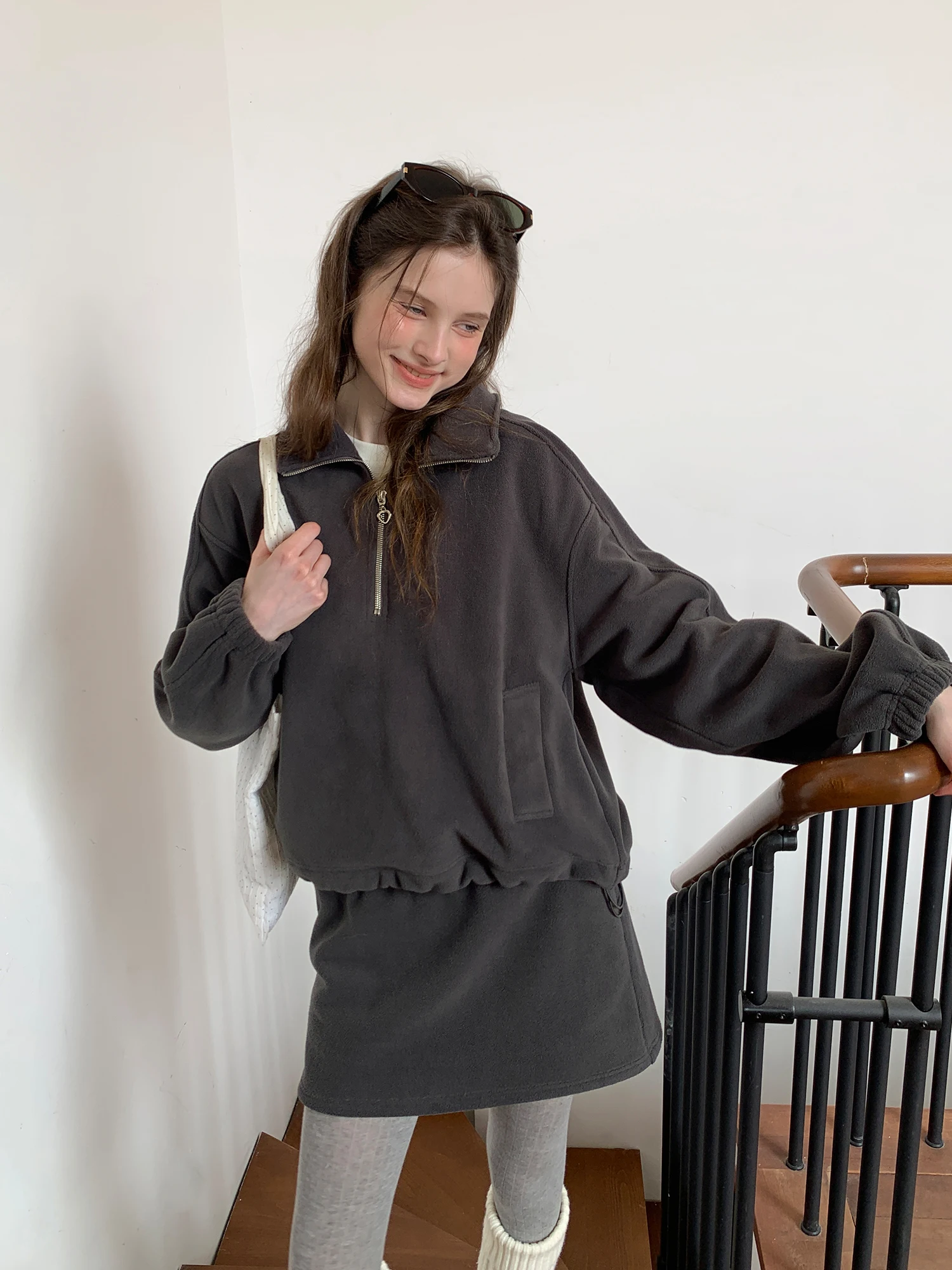 EGGKA Grey Casual Versatile Fleece Zipper Collar Sweatshirt A-Line Skirt Women's Autumn Winter Loose Simple Style
EGGKA Grey Casual Versatile Fleece Zipper Collar Sweatshirt A-Line Skirt Women's Autumn Winter Loose Simple Style