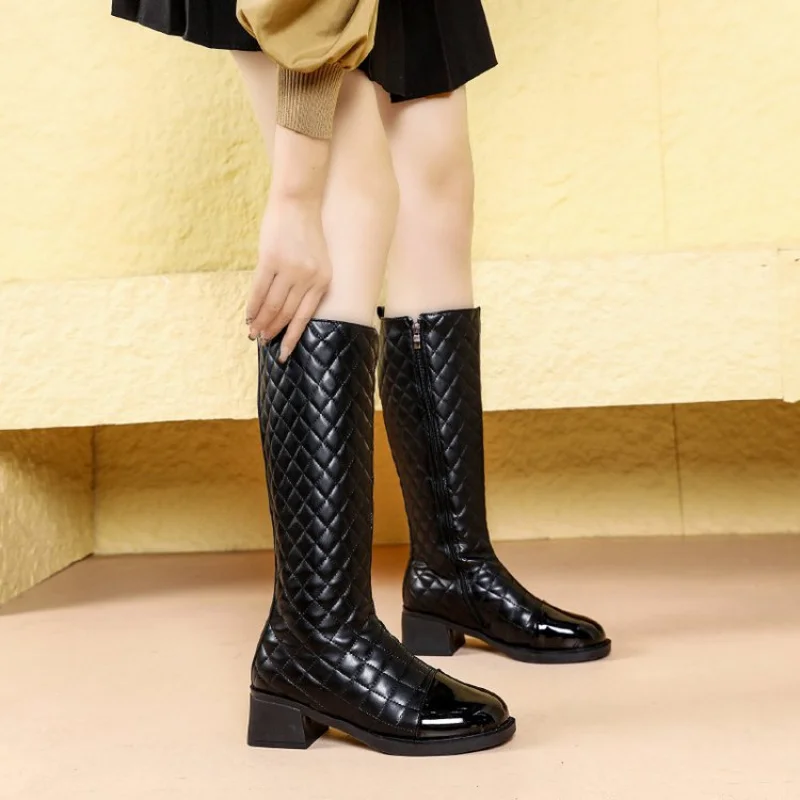 2025 Winter Women's Knee-High Fashion Boots-Waterproof Platform Round Toe Chunky Heel (PU Leather/Motorcycle Style/Warm Design)
2025 Winter Women's Knee-High Fashion Boots-Waterproof Platform Round Toe Chunky Heel (PU Leather/Motorcycle Style/Warm Design)