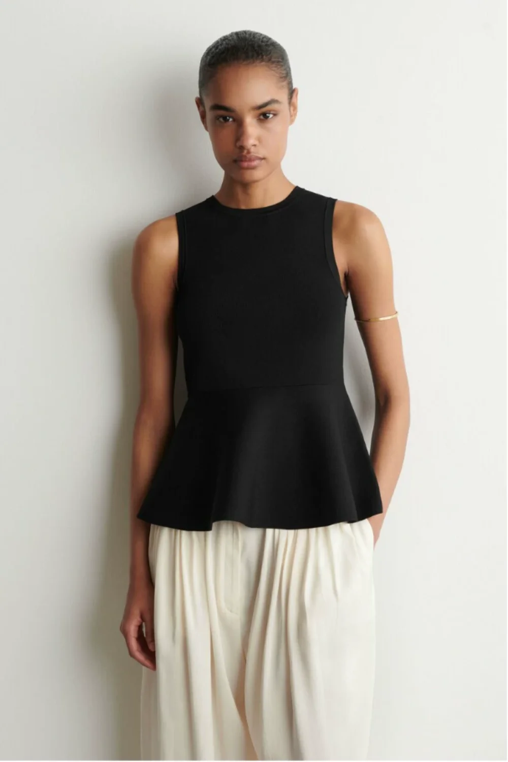 XIMIAN APPAREL 2026 YAZHIMEI traf cos spring new style of Women's Casual Standard style black knitted shirt with ruffled edges
XIMIAN APPAREL 2026 YAZHIMEI traf cos spring new style of Women's Casual Standard style black knitted shirt with ruffled edges