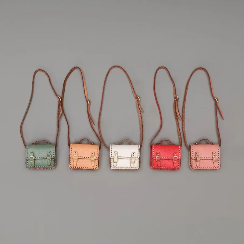 1/6 весы солдат разноцветный рюкзак из искусственной кожи, сумка с длинным плечевым ремнем, модель сумки для Ob24 BJD куклы, аксессуары для тела
1/6 весы солдат разноцветный рюкзак из искусственной кожи, сумка с длинным плечевым ремнем, модель сумки для Ob24 BJD куклы, аксессуары для тела