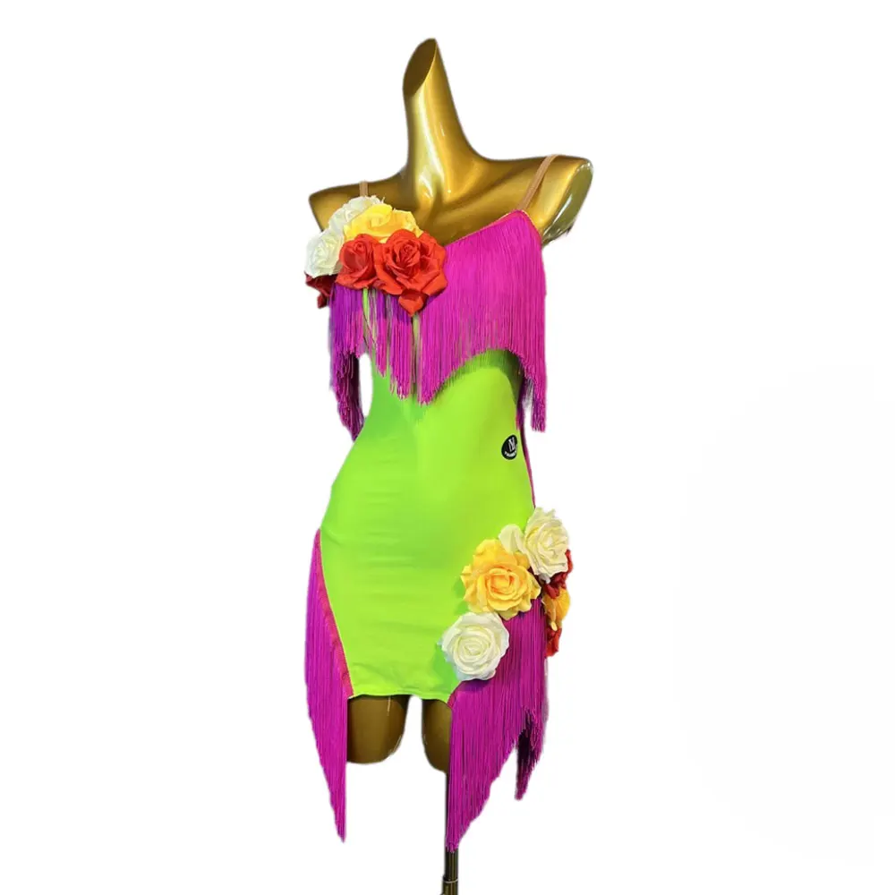 Элитное женское платье для латиноамериканских танцев с индивидуальным дизайном, цветочным декором и стразами, в стиле самба, с цветовыми сочетаниями, подчеркивающими настроение
Элитное женское платье для латиноамериканских танцев с индивидуальным дизайном, цветочным декором и стразами, в стиле самба, с цветовыми сочетаниями, подчеркивающими настроение