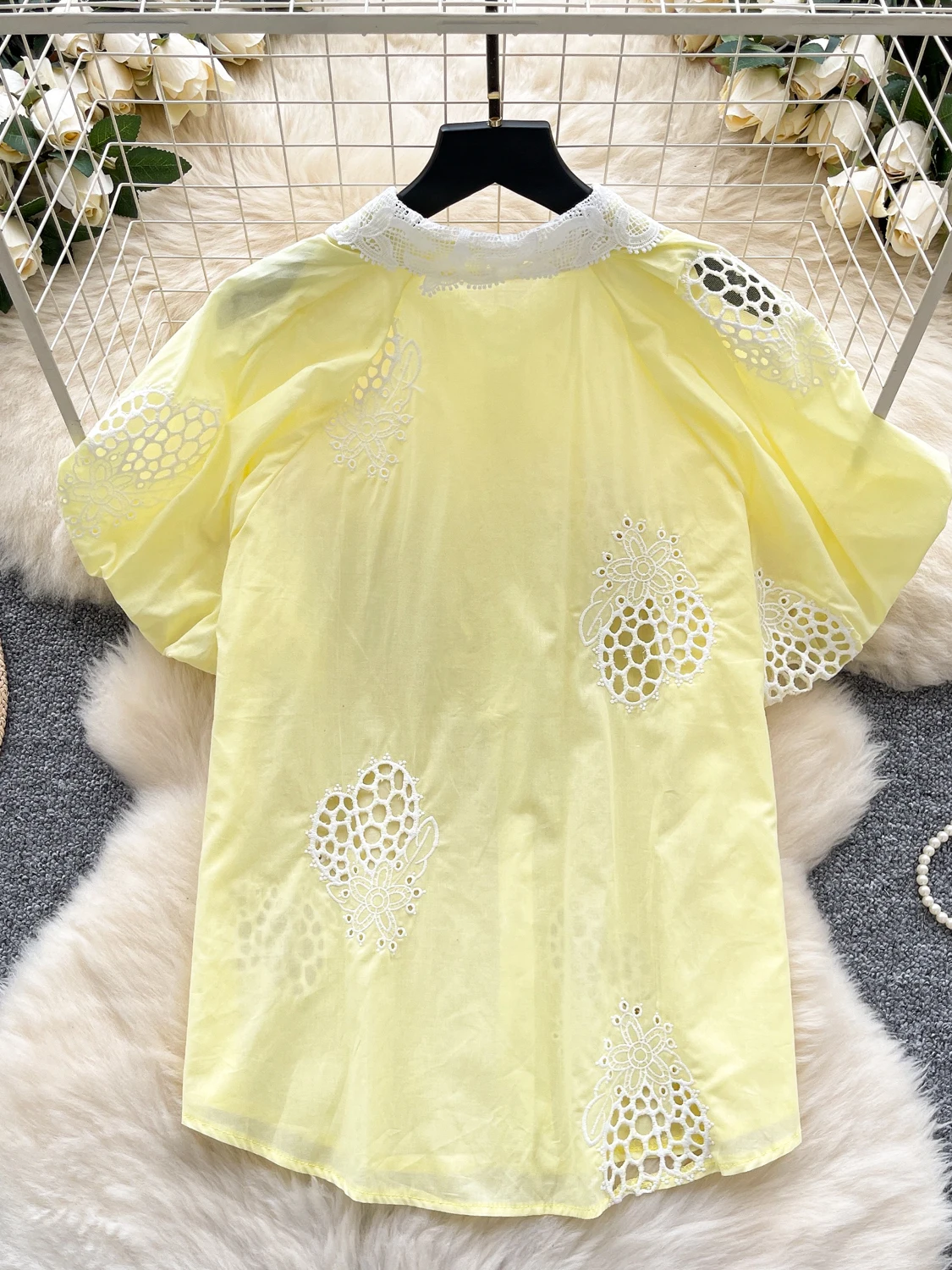 Sli Embroidered Hollow out Doll Collar Bubble Sve irt Women's Sweet Gentle Summer Faion Top Korean Loose Fit ort...
Sli Embroidered Hollow out Doll Collar Bubble Sve irt Women's Sweet Gentle Summer Faion Top Korean Loose Fit ort...