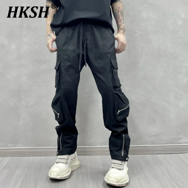 HKSH Men's Dark American Vintage Chic Trend Zippered Three-dimensional Pockets Workwear Pants High Sense Design Tactical HK1664
HKSH Men's Dark American Vintage Chic Trend Zippered Three-dimensional Pockets Workwear Pants High Sense Design Tactical HK1664