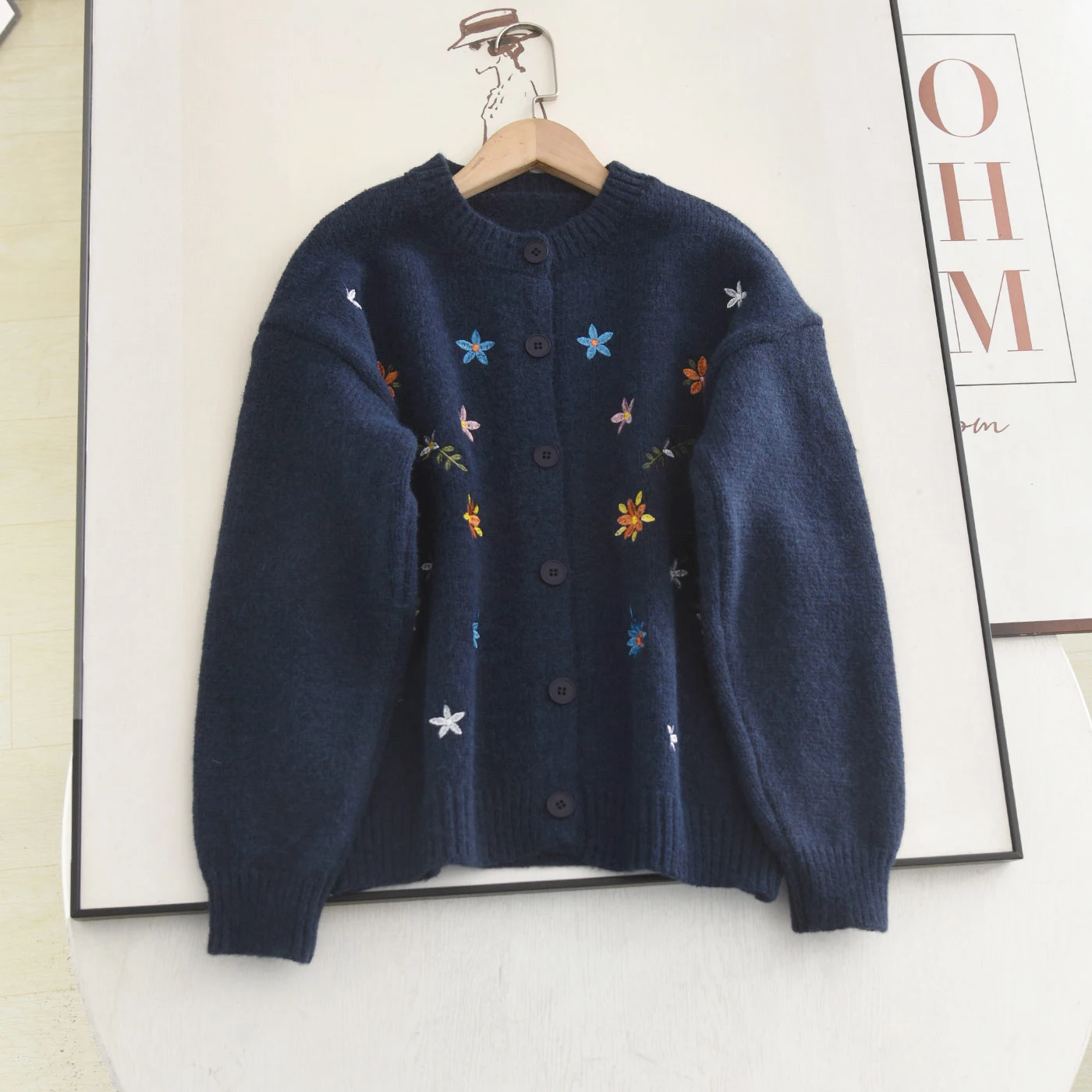 Вязаный свитер Ele с вышивкой, круглый открытый кардиган, зимняя верхняя одежда, универсальный длинный све, растительный цветочный узор...
Вязаный свитер Ele с вышивкой, круглый открытый кардиган, зимняя верхняя одежда, универсальный длинный све, растительный цветочный узор...