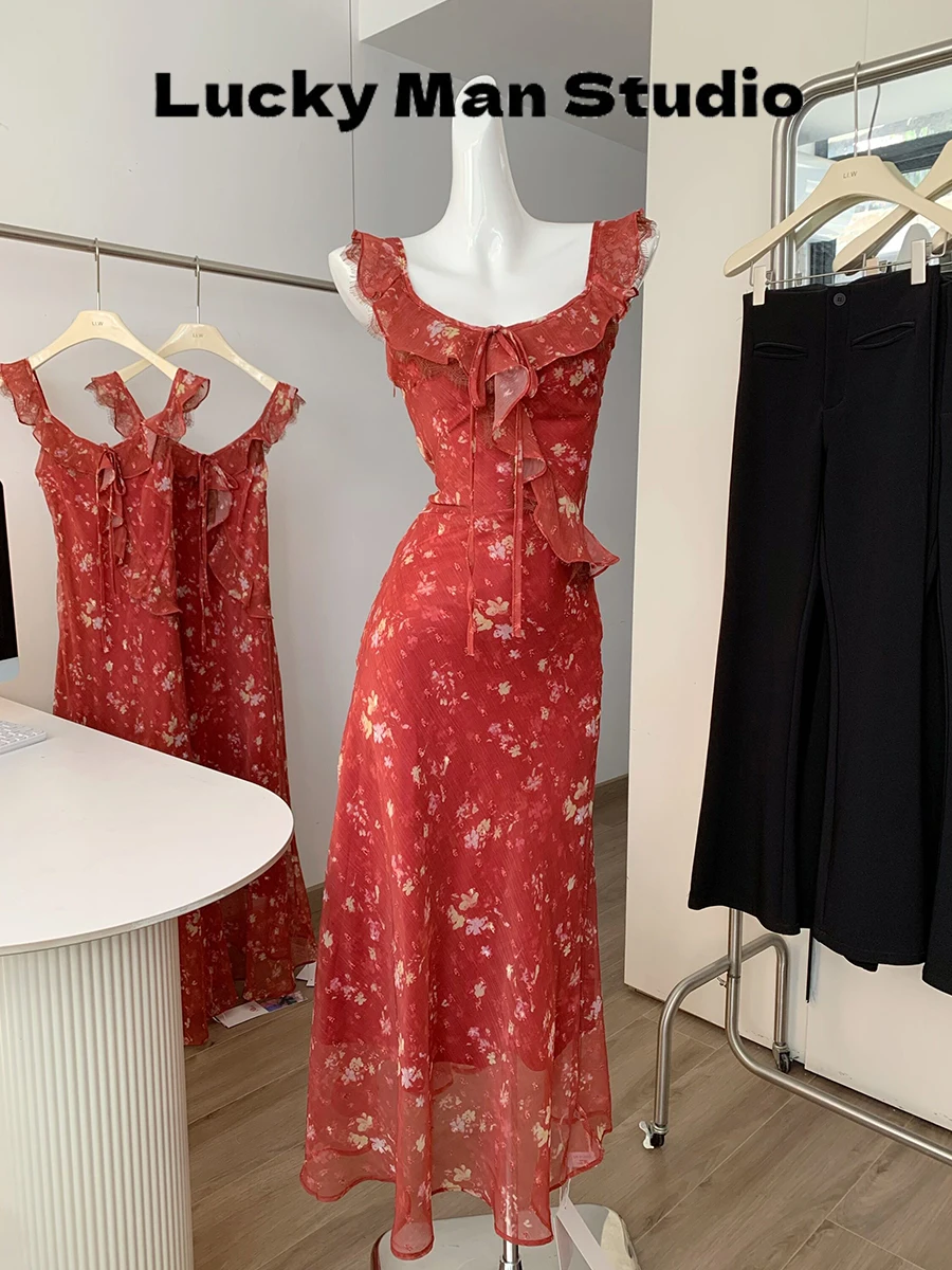 Red Floral Embroidery Halter Dress Women's Long Skirt with Slit And Wave New 2026 Summer Season Polyester Fiber 100%
Red Floral Embroidery Halter Dress Women's Long Skirt with Slit And Wave New 2026 Summer Season Polyester Fiber 100%