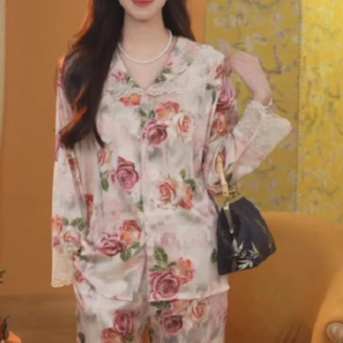 Ice Silk Pajamas for Women Lace Long Sleeve Pants 2 Pieces Set Homewear Satin Sexy Sleepwear Can Be Worn Outside Women Outfits
Ice Silk Pajamas for Women Lace Long Sleeve Pants 2 Pieces Set Homewear Satin Sexy Sleepwear Can Be Worn Outside Women Outfits