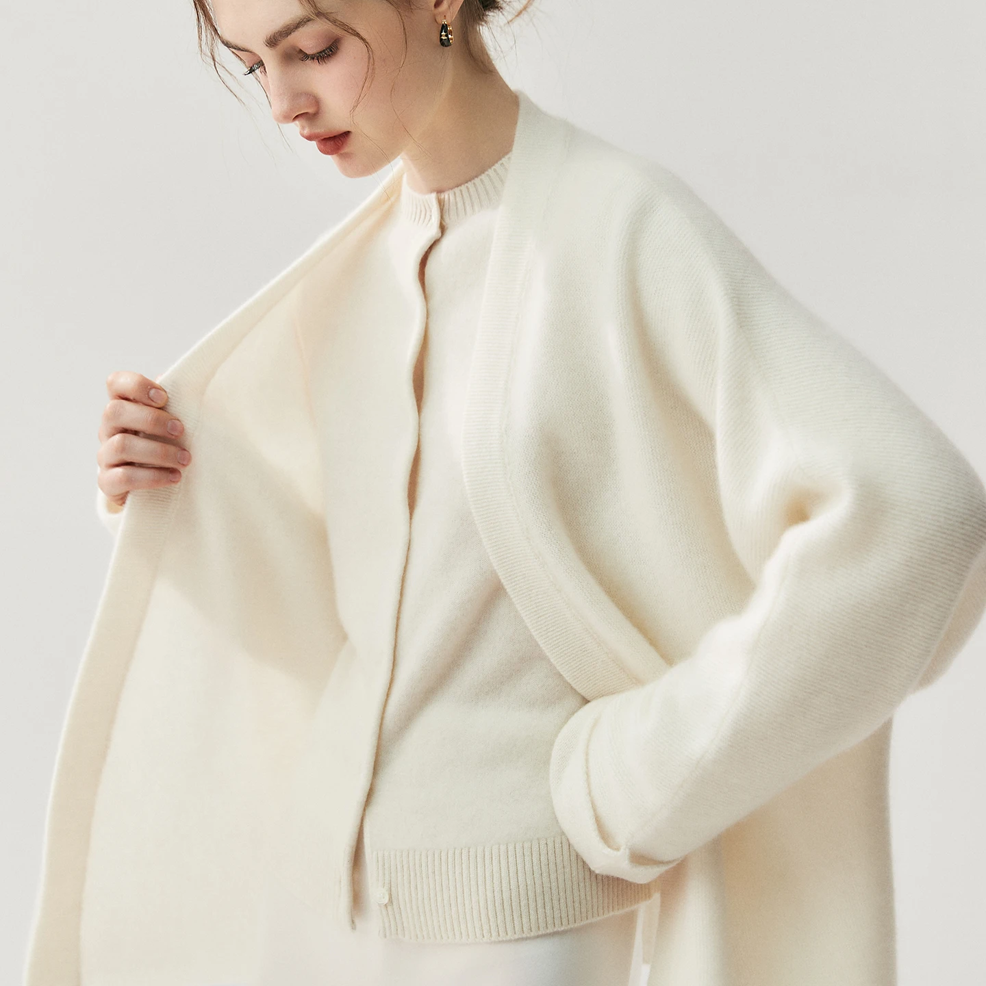 2025 High-end Women's Autumn Winter 100% Cashmere Thick Wide Sleeved Cardigan Sweater Jacket Casual Soft Knitted Clothing top
2025 High-end Women's Autumn Winter 100% Cashmere Thick Wide Sleeved Cardigan Sweater Jacket Casual Soft Knitted Clothing top