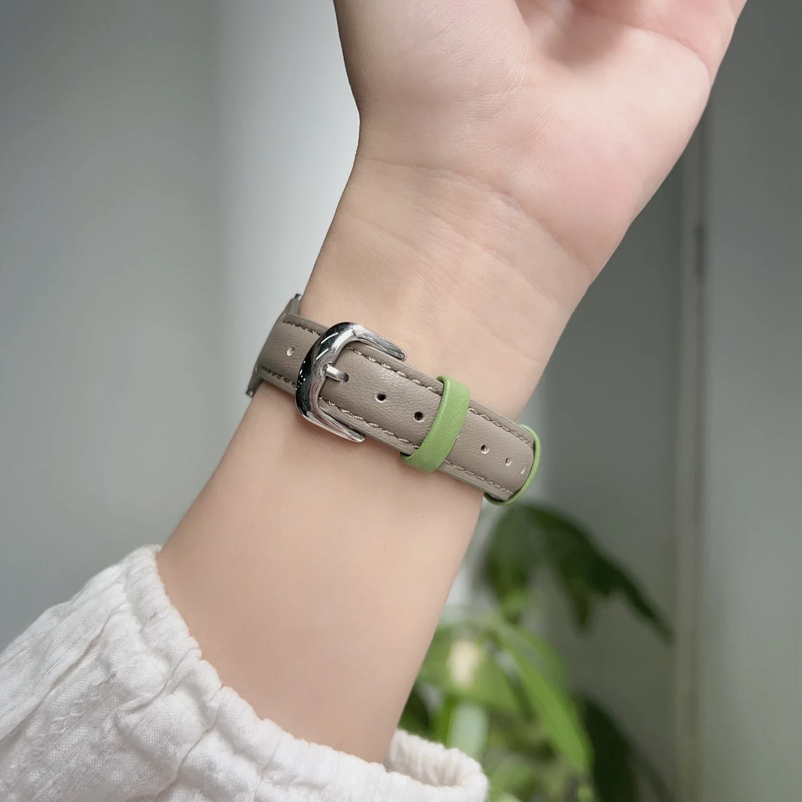 Excellent Leather loop For Apple Watch band women Series Ultra 10/9/8/7/6/4/3/2 38mm 40mm 41mm 42mm 44mm 45mm 46mm Strap
Excellent Leather loop For Apple Watch band women Series Ultra 10/9/8/7/6/4/3/2 38mm 40mm 41mm 42mm 44mm 45mm 46mm Strap