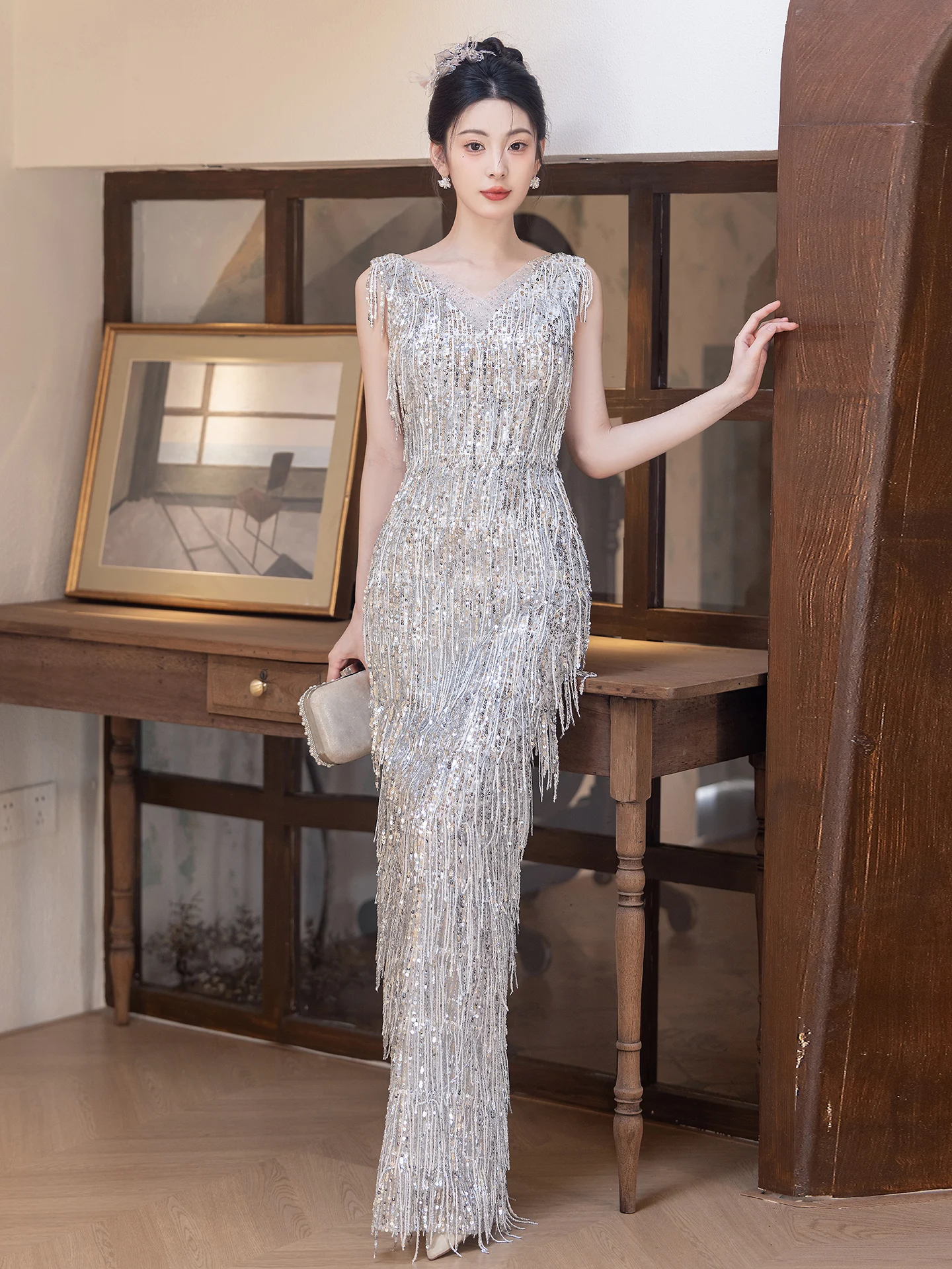 Stunning Silver Evening Gown Faionable Mid-Waist Long Dr with Beads for Cany Year-End Par Host And Performances
Stunning Silver Evening Gown Faionable Mid-Waist Long Dr with Beads for Cany Year-End Par Host And Performances