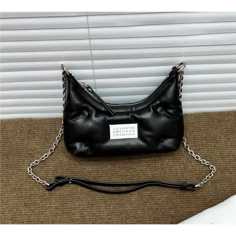 Fashionable Versatile Chain Shoulder Bag With Single Strap Underarm Cloud Patterned Genuine Leather Sponge Inner Lining handbag
Fashionable Versatile Chain Shoulder Bag With Single Strap Underarm Cloud Patterned Genuine Leather Sponge Inner Lining handbag